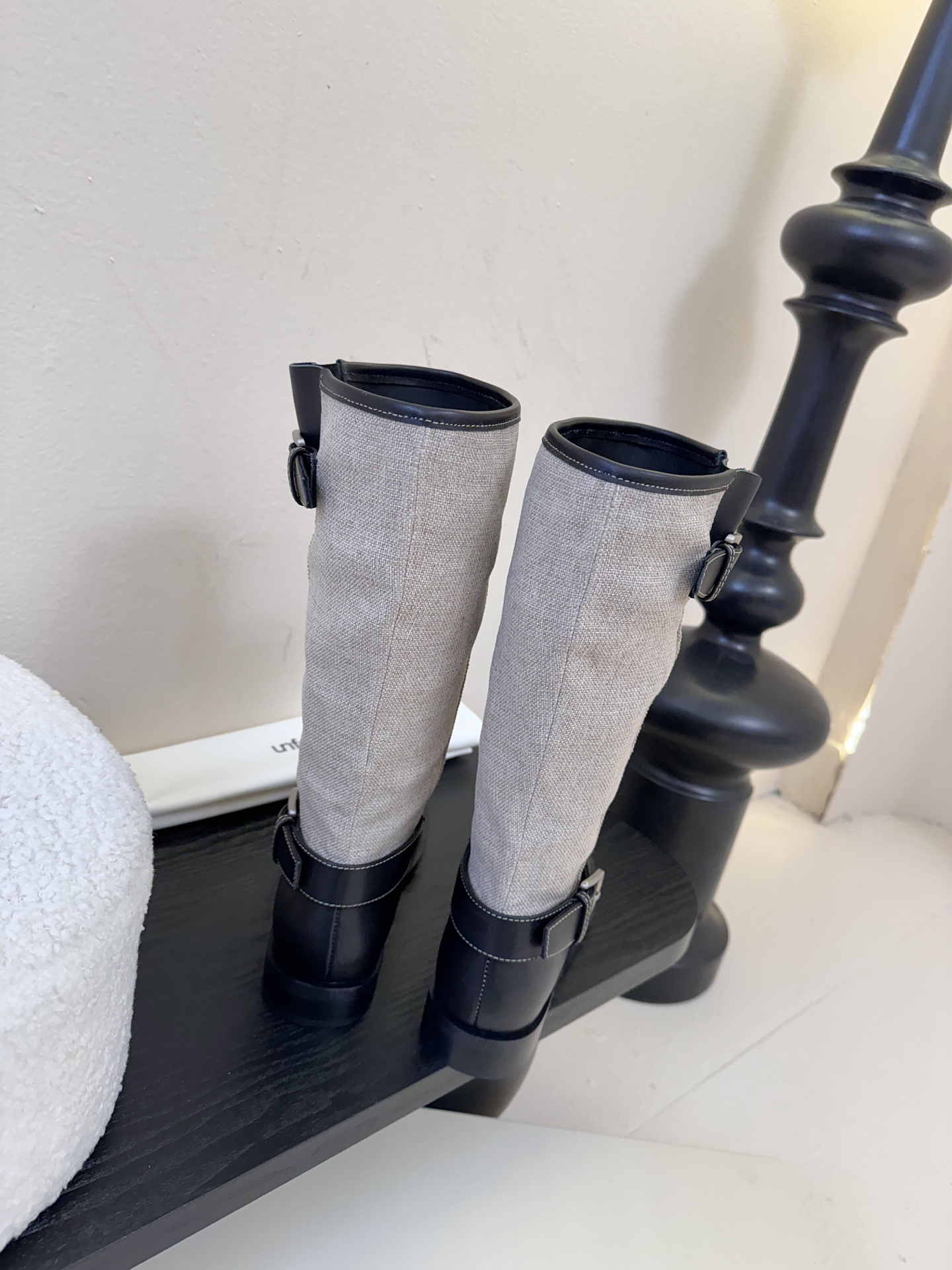 UNFOLIO 秋冬新品unfolio这双长靴太会了 深浅棕拼接 复古又有层次 金属扣一搭 酷飒感直接拉