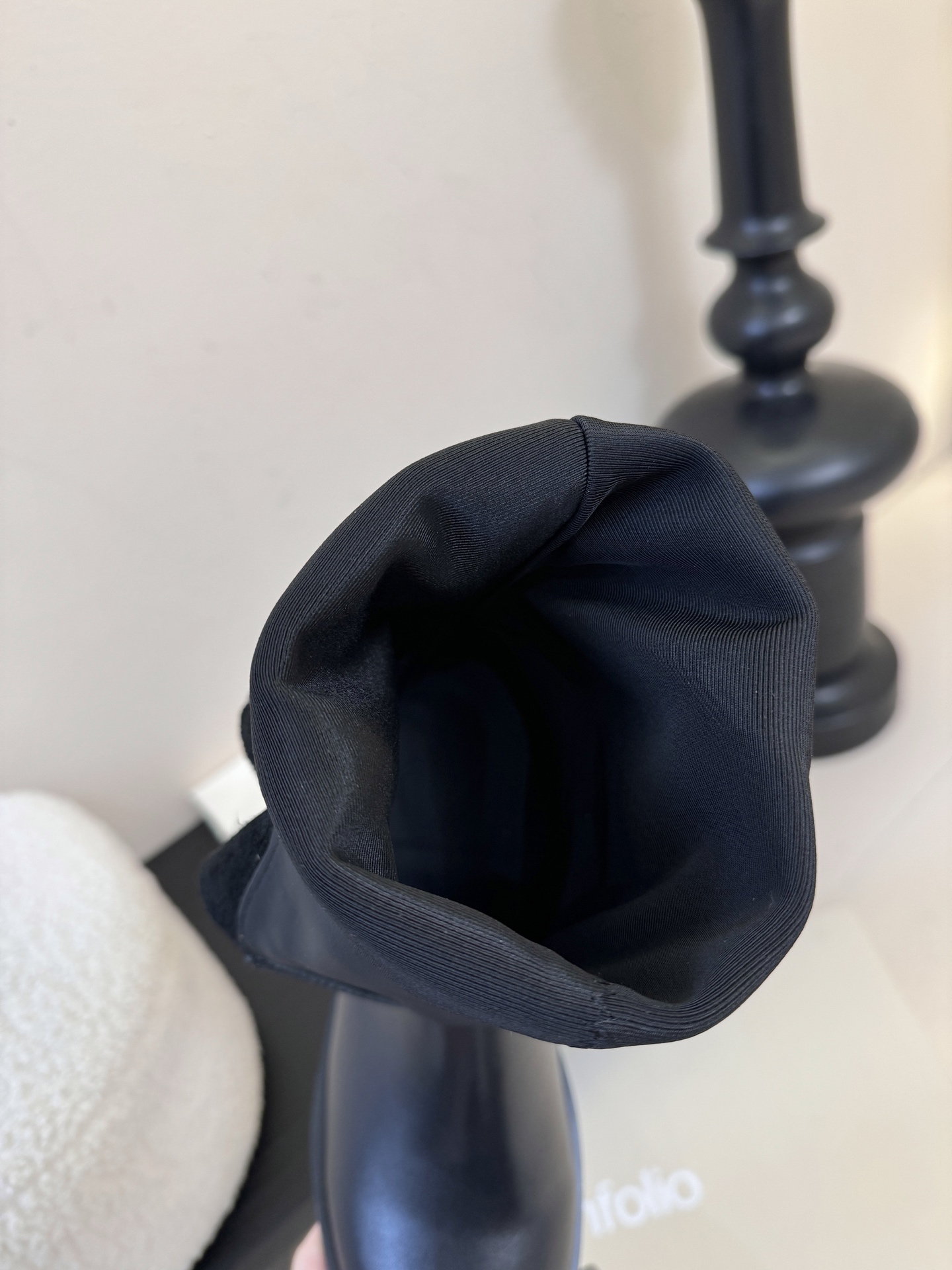 UNFOLIO 秋冬新品unfolio这双长靴太会了 深浅棕拼接 复古又有层次 金属扣一搭 酷飒感直接拉