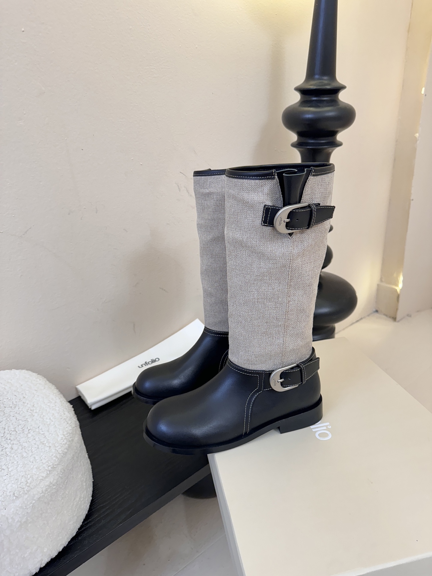 UNFOLIO 秋冬新品unfolio这双长靴太会了 深浅棕拼接 复古又有层次 金属扣一搭 酷飒感直接拉