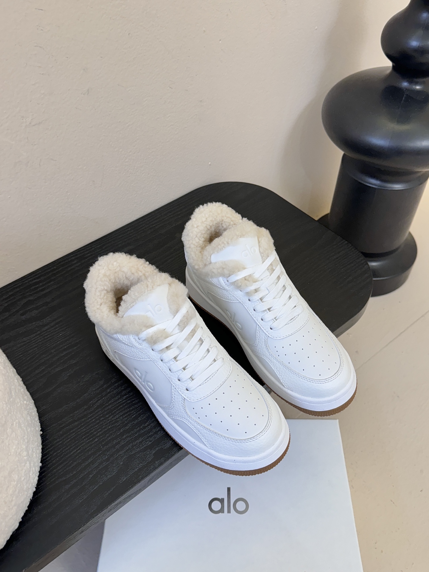 alo25s 秋冬新款 拼色小白鞋厚底 羊毛 舒适休闲款alo比耐克更懂女生！上脚超级百搭！而且超级舒适