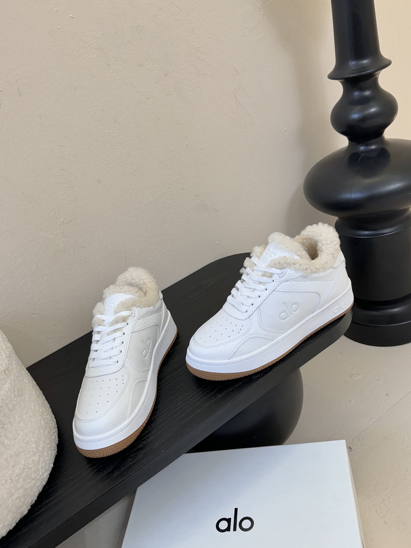 alo25s 秋冬新款 拼色小白鞋厚底 羊毛 舒适休闲款alo比耐克更懂女生！上脚超级百搭！而且超级舒适