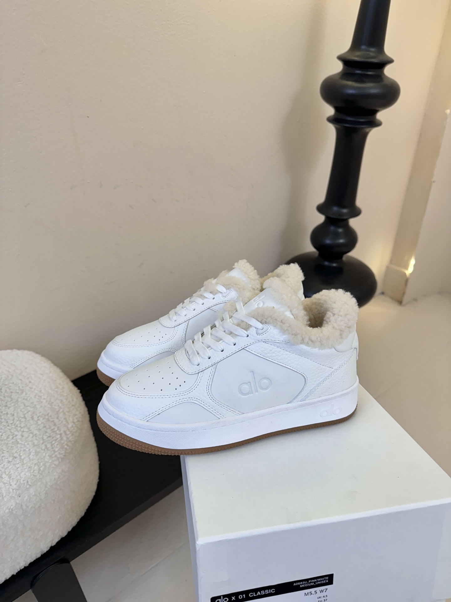 alo25s 秋冬新款 拼色小白鞋厚底 羊毛 舒适休闲款alo比耐克更懂女生！上脚超级百搭！而且超级舒适