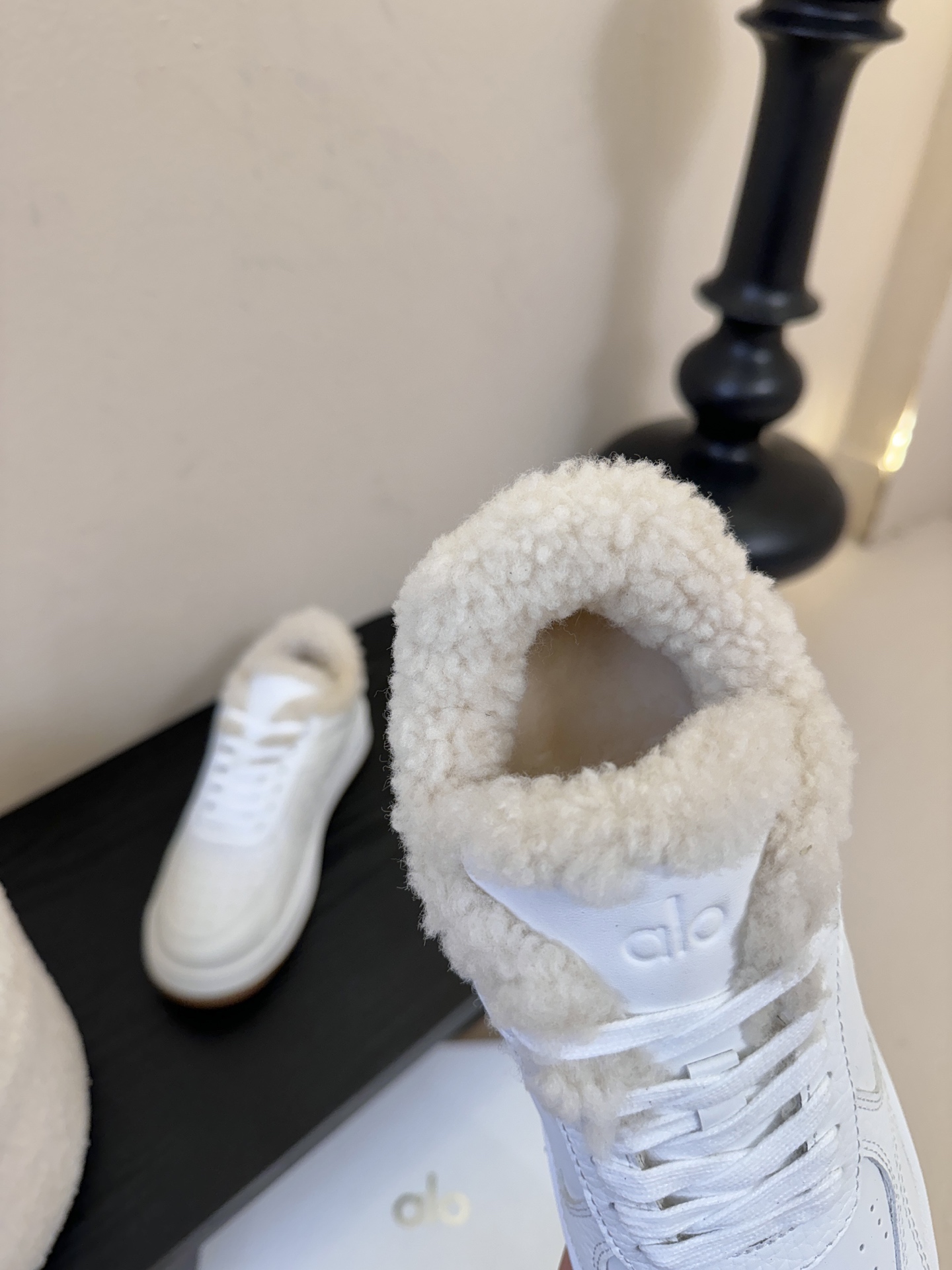 alo25s 秋冬新款 拼色小白鞋厚底 羊毛 舒适休闲款alo比耐克更懂女生！上脚超级百搭！而且超级舒适