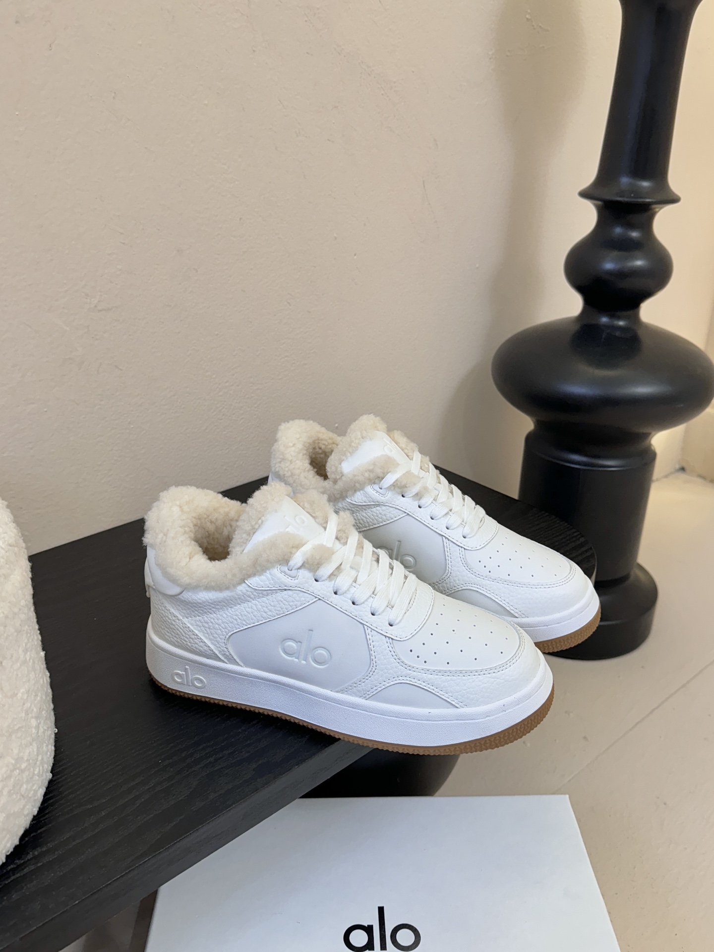 alo25s 秋冬新款 拼色小白鞋厚底 羊毛 舒适休闲款alo比耐克更懂女生！上脚超级百搭！而且超级舒适