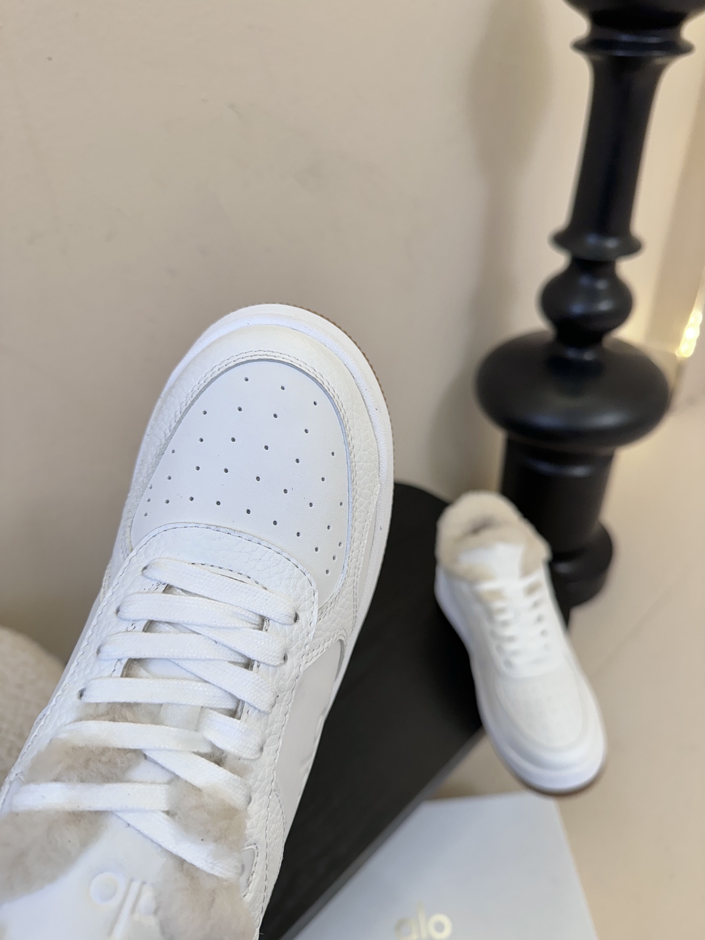 alo25s 秋冬新款 拼色小白鞋厚底 羊毛 舒适休闲款alo比耐克更懂女生！上脚超级百搭！而且超级舒适