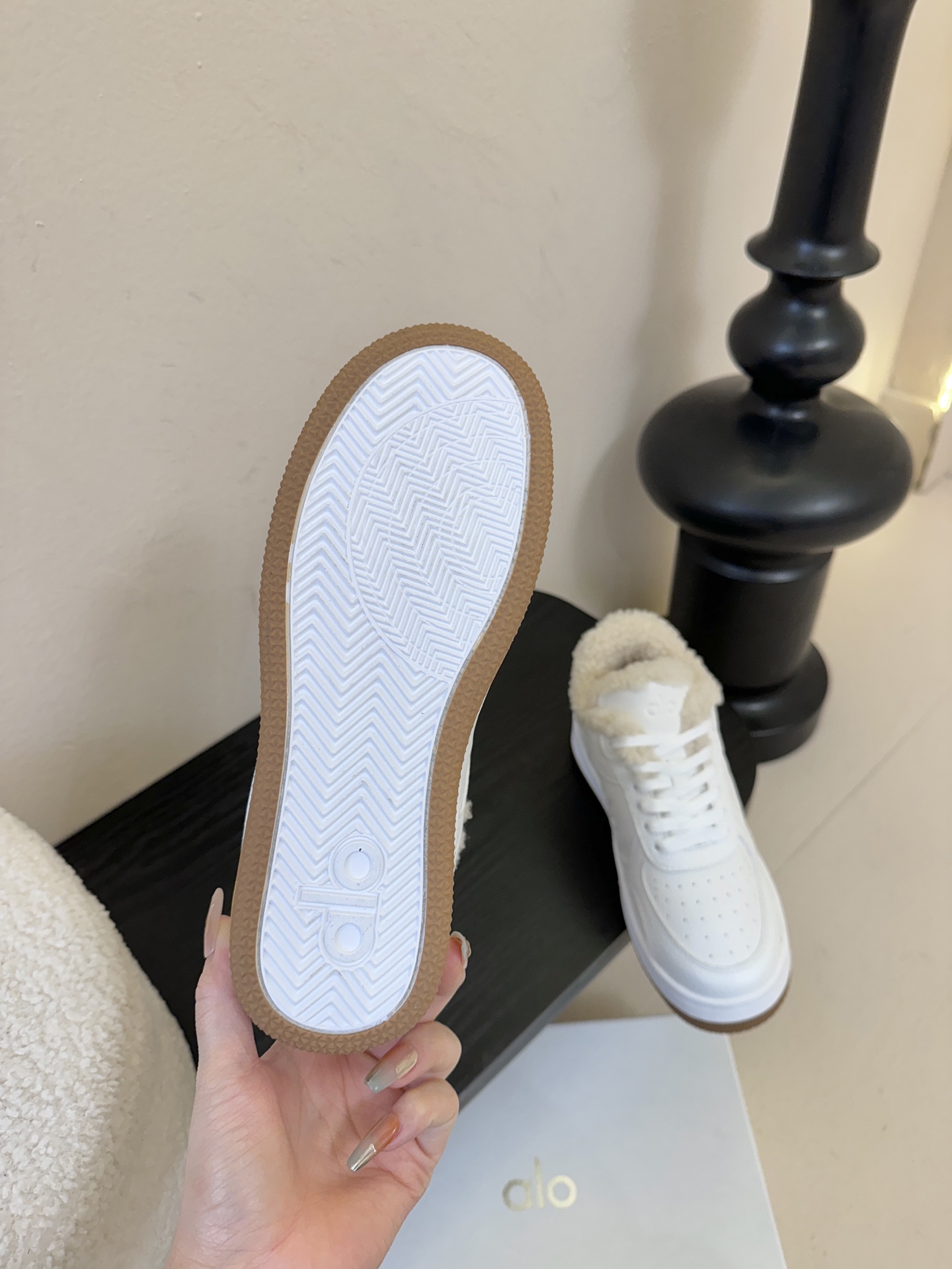 alo25s 秋冬新款 拼色小白鞋厚底 羊毛 舒适休闲款alo比耐克更懂女生！上脚超级百搭！而且超级舒适