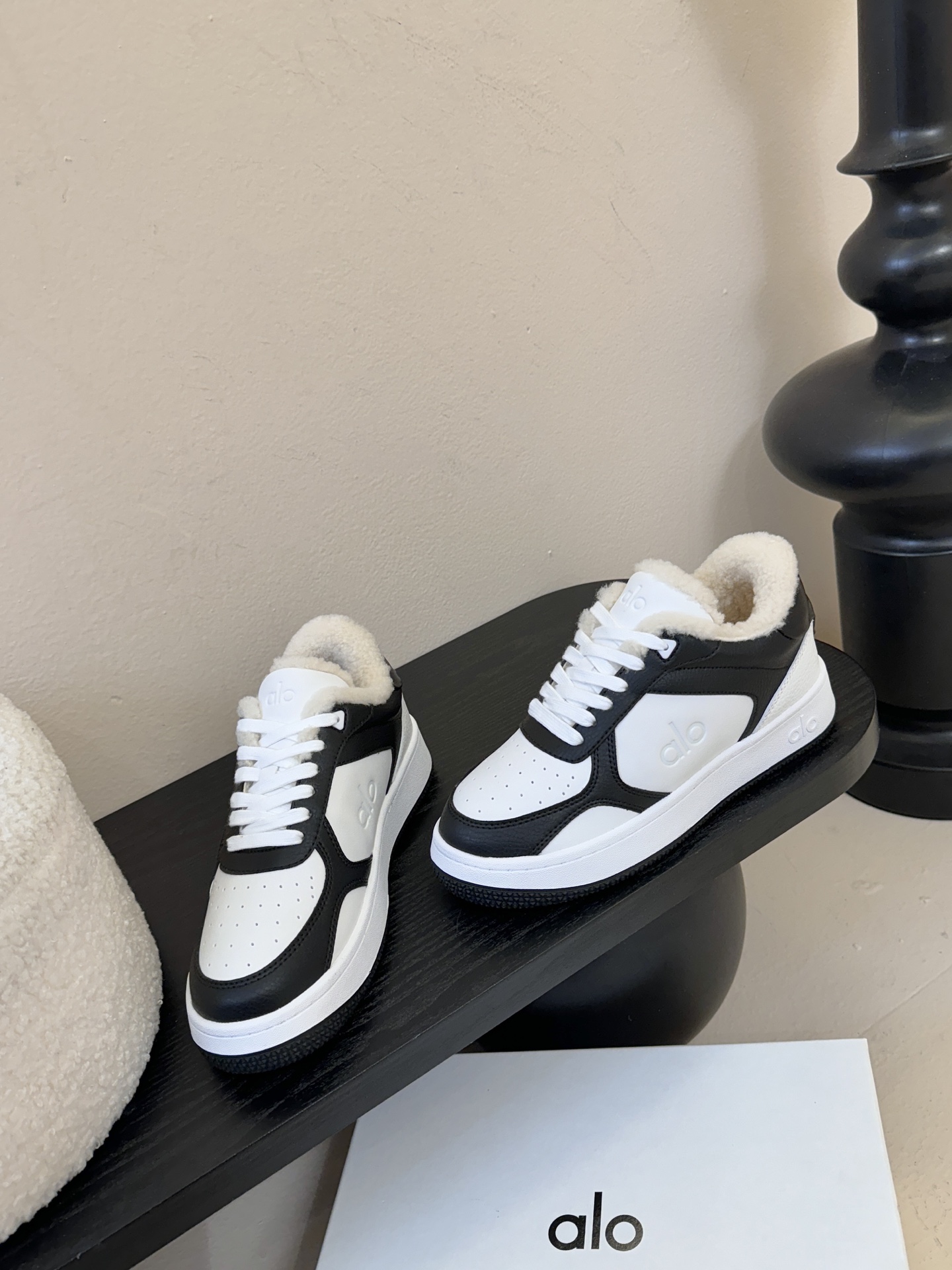 alo25s 秋冬新款 拼色小白鞋厚底 羊毛 舒适休闲款alo比耐克更懂女生！上脚超级百搭！而且超级舒适