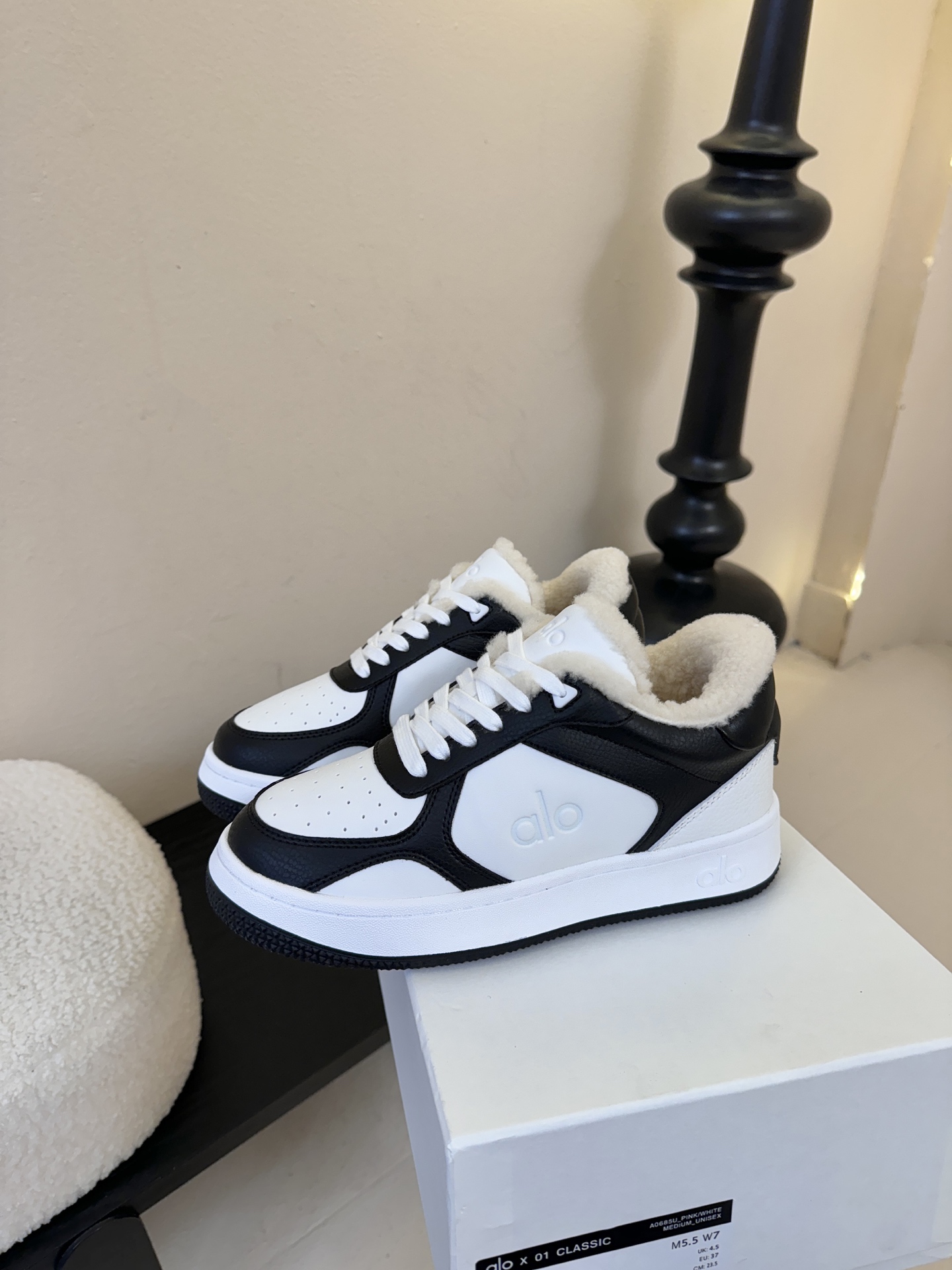 alo25s 秋冬新款 拼色小白鞋厚底 羊毛 舒适休闲款alo比耐克更懂女生！上脚超级百搭！而且超级舒适
