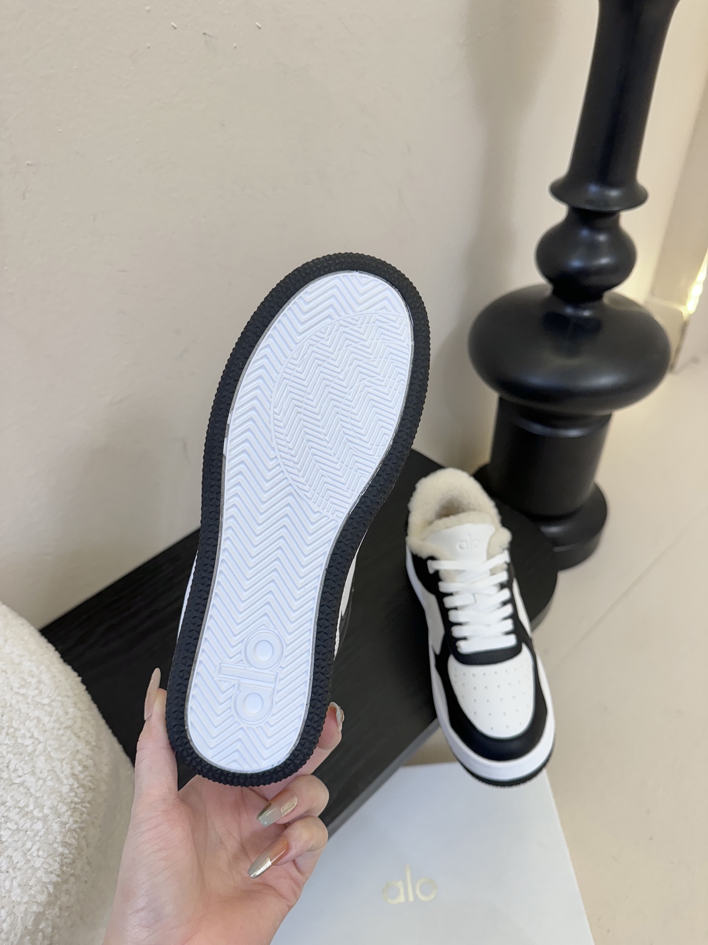 alo25s 秋冬新款 拼色小白鞋厚底 羊毛 舒适休闲款alo比耐克更懂女生！上脚超级百搭！而且超级舒适