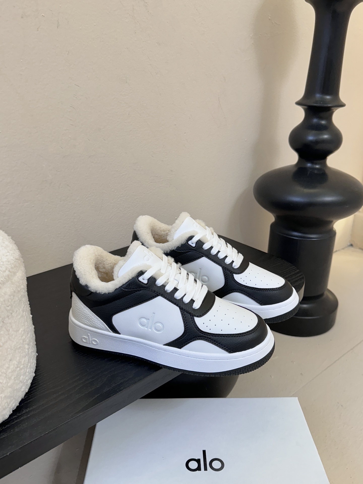 alo25s 秋冬新款 拼色小白鞋厚底 羊毛 舒适休闲款alo比耐克更懂女生！上脚超级百搭！而且超级舒适
