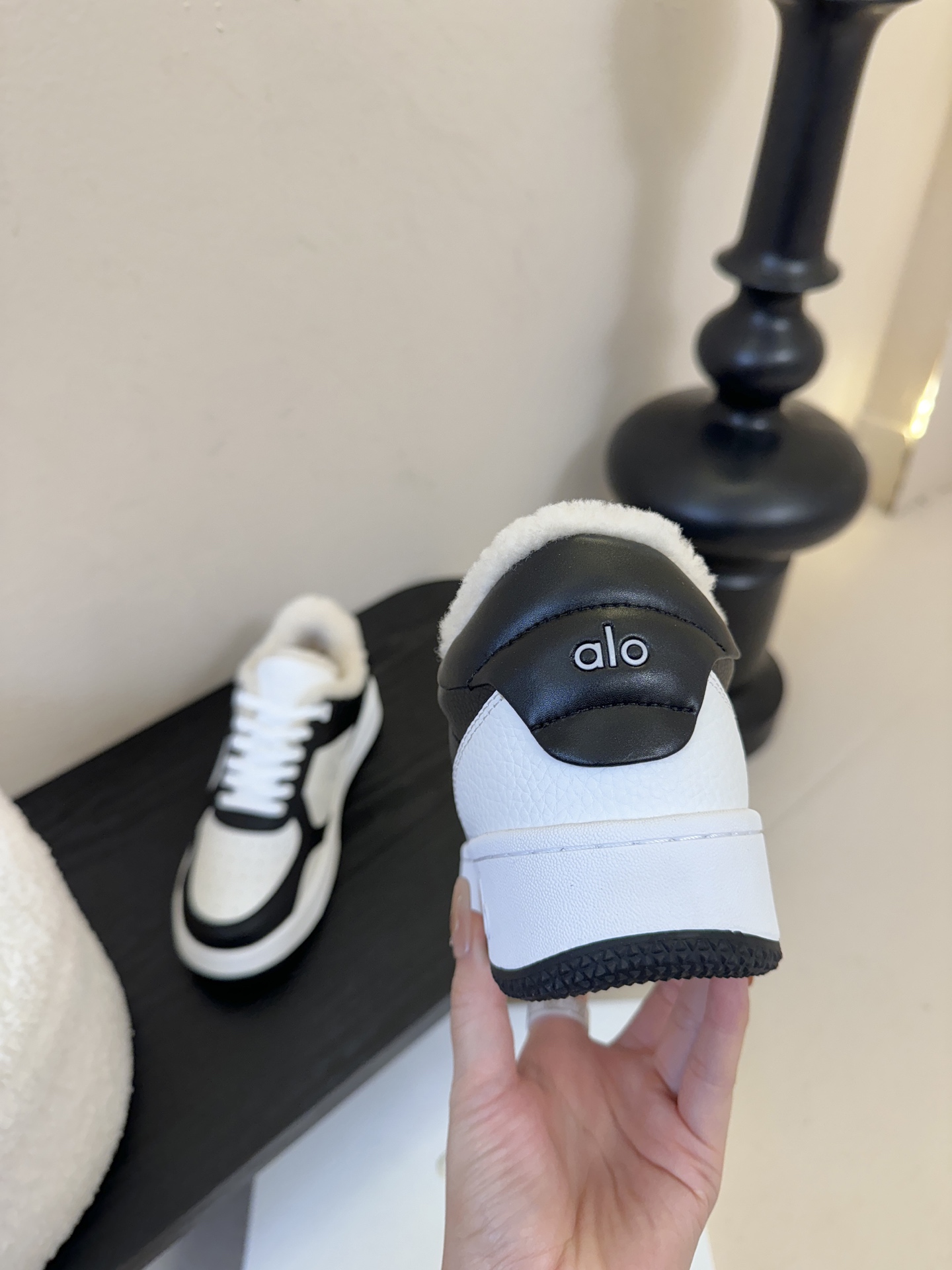 alo25s 秋冬新款 拼色小白鞋厚底 羊毛 舒适休闲款alo比耐克更懂女生！上脚超级百搭！而且超级舒适