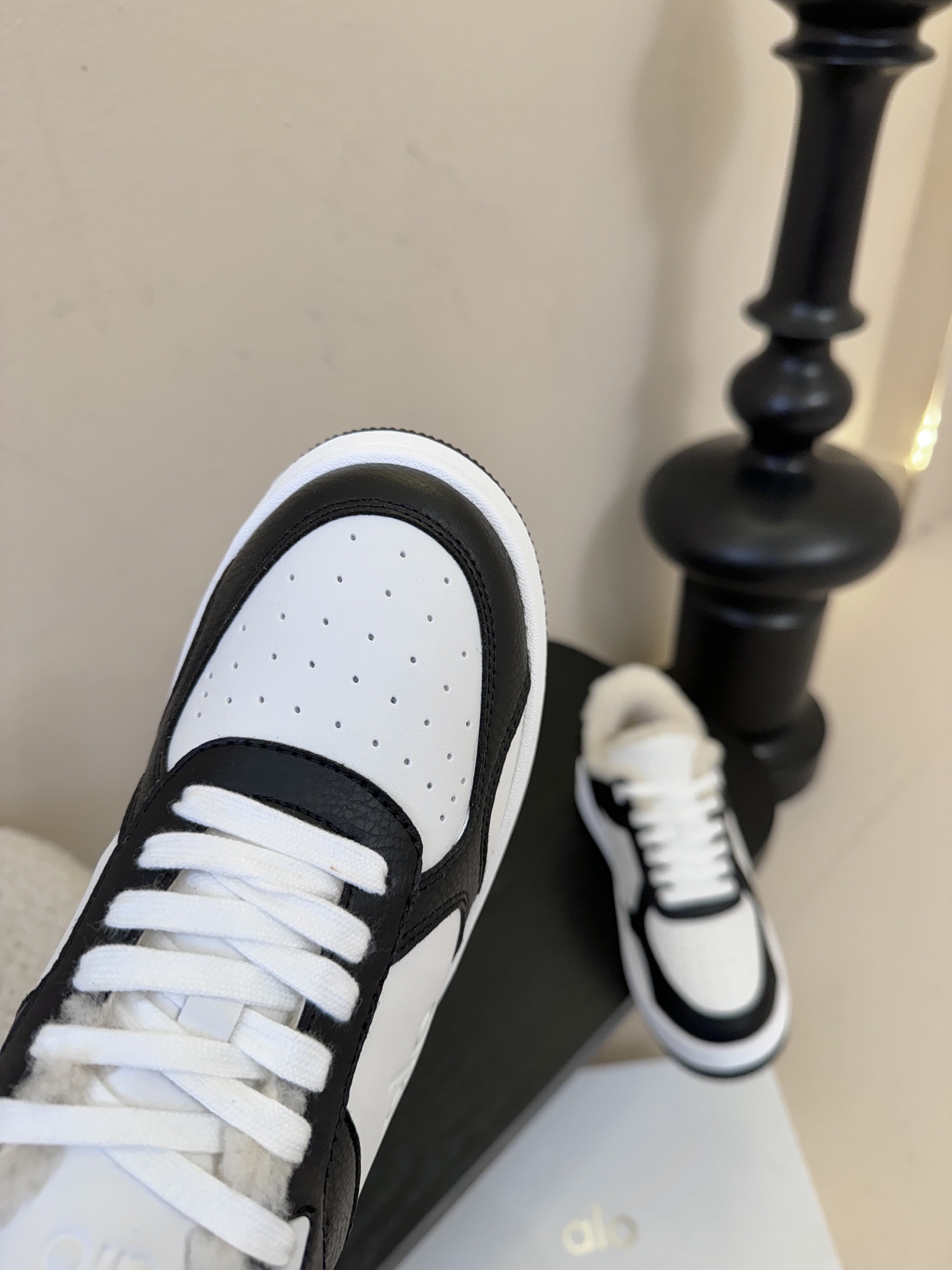 alo25s 秋冬新款 拼色小白鞋厚底 羊毛 舒适休闲款alo比耐克更懂女生！上脚超级百搭！而且超级舒适