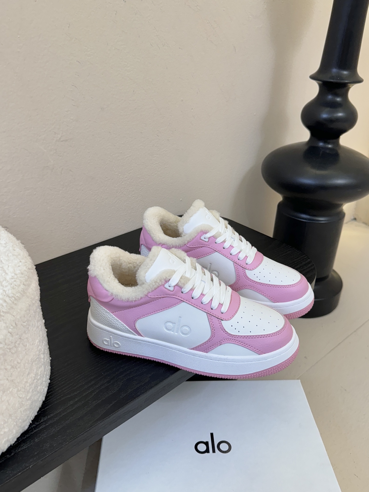 alo25s 秋冬新款 拼色小白鞋厚底 羊毛 舒适休闲款alo比耐克更懂女生！上脚超级百搭！而且超级舒适