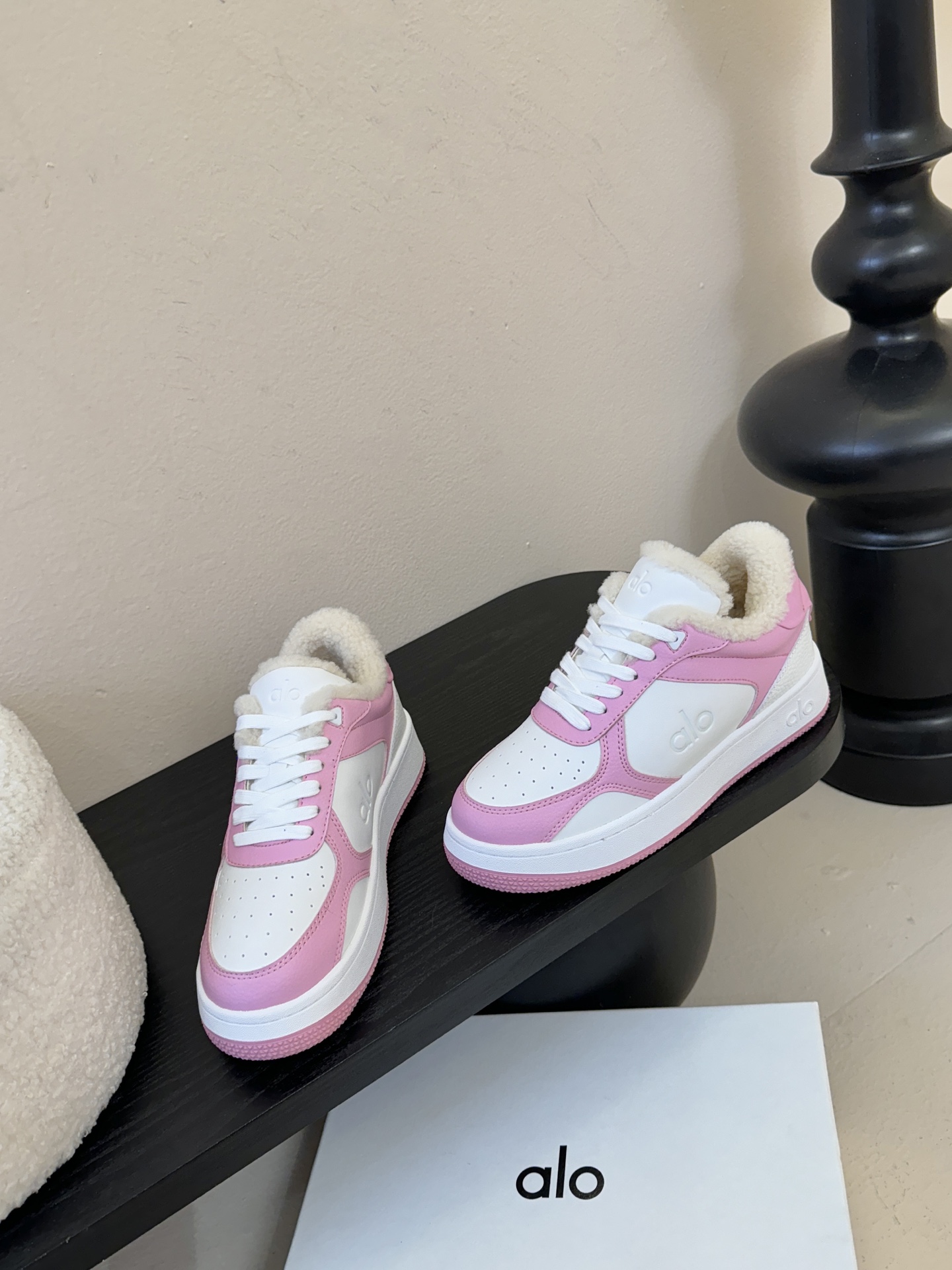 alo25s 秋冬新款 拼色小白鞋厚底 羊毛 舒适休闲款alo比耐克更懂女生！上脚超级百搭！而且超级舒适
