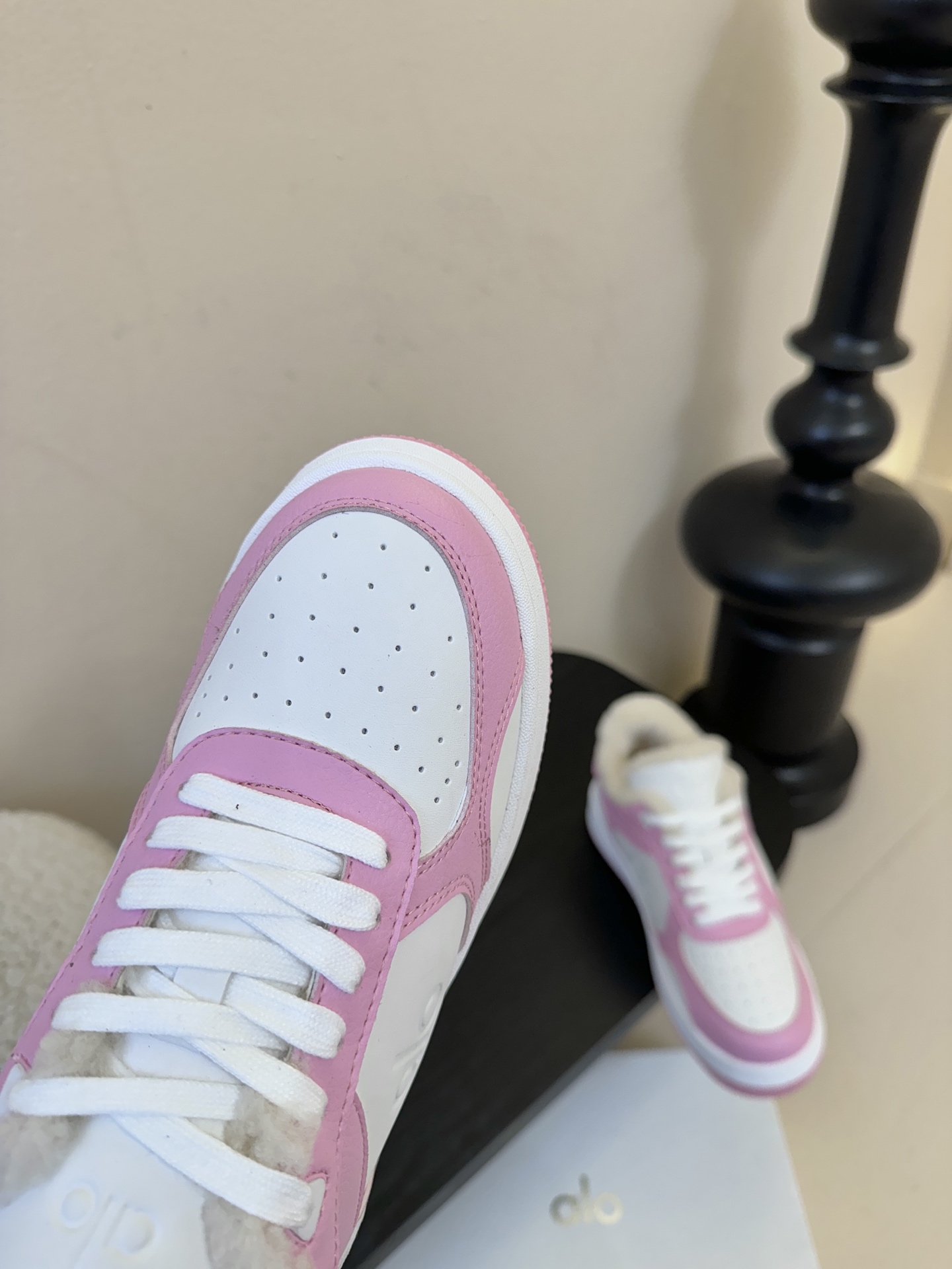 alo25s 秋冬新款 拼色小白鞋厚底 羊毛 舒适休闲款alo比耐克更懂女生！上脚超级百搭！而且超级舒适