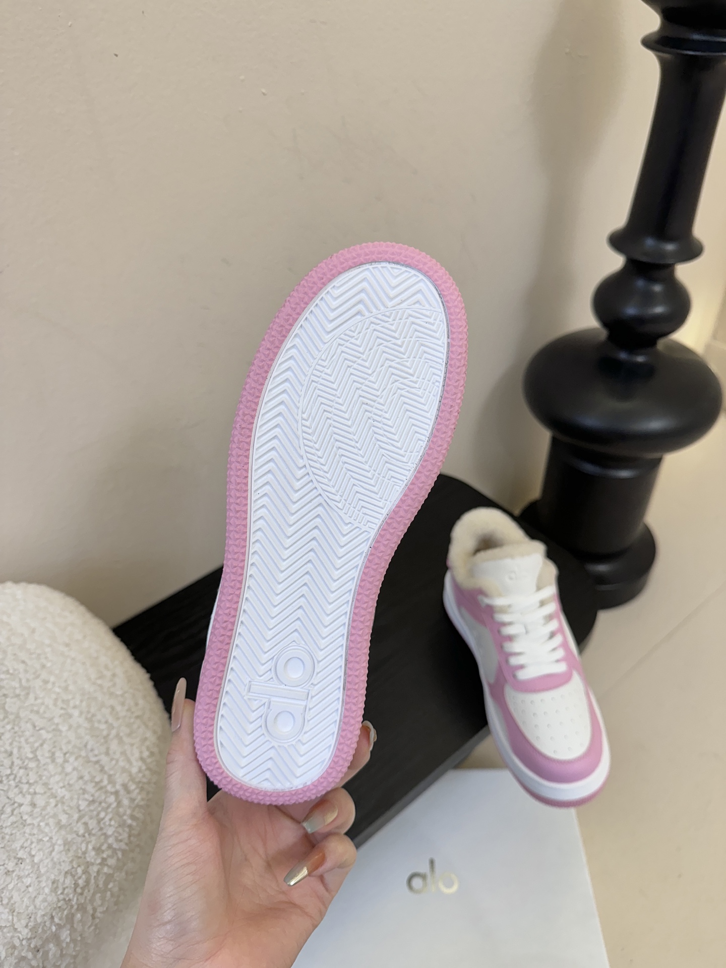 alo25s 秋冬新款 拼色小白鞋厚底 羊毛 舒适休闲款alo比耐克更懂女生！上脚超级百搭！而且超级舒适