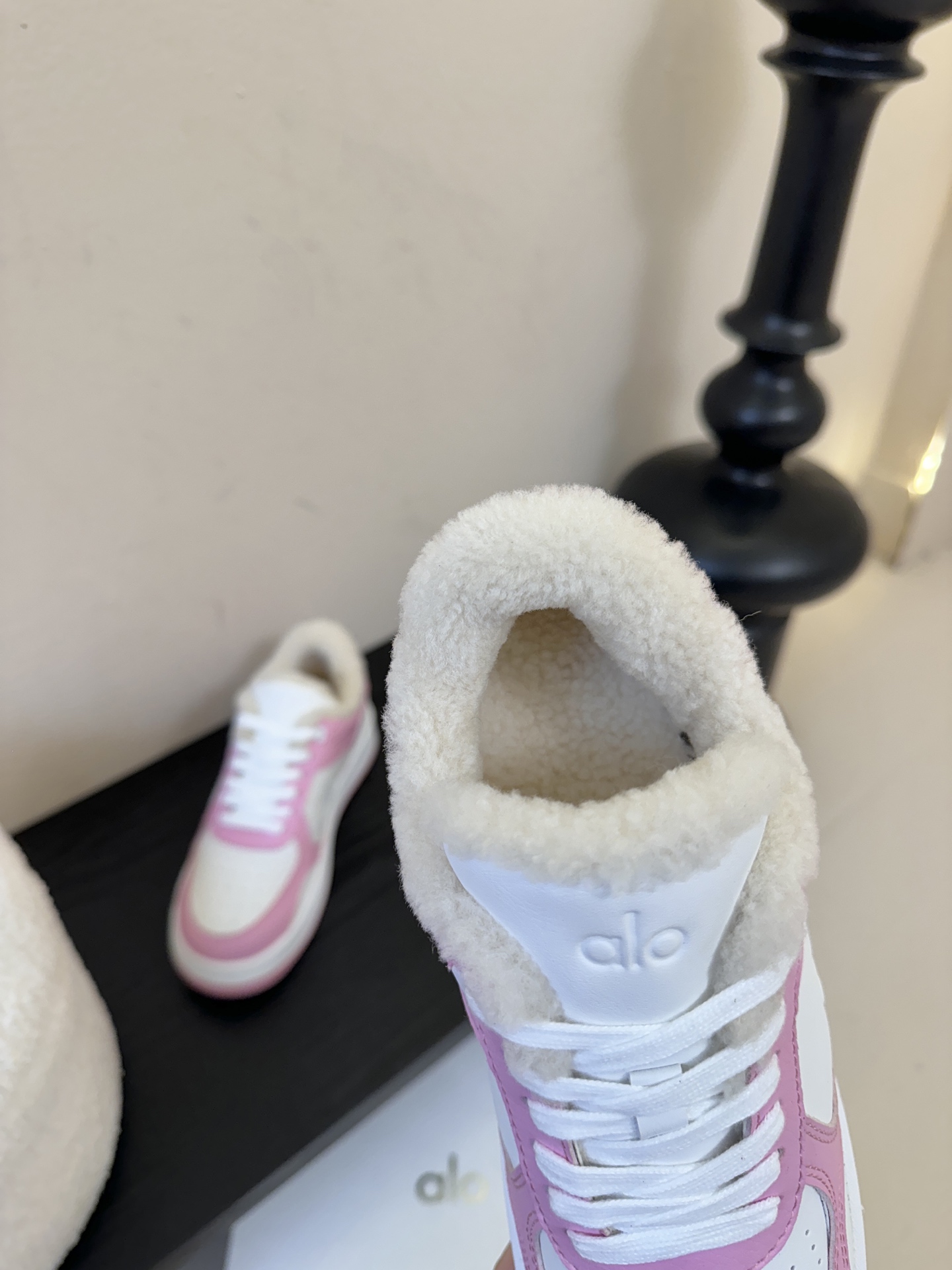 alo25s 秋冬新款 拼色小白鞋厚底 羊毛 舒适休闲款alo比耐克更懂女生！上脚超级百搭！而且超级舒适