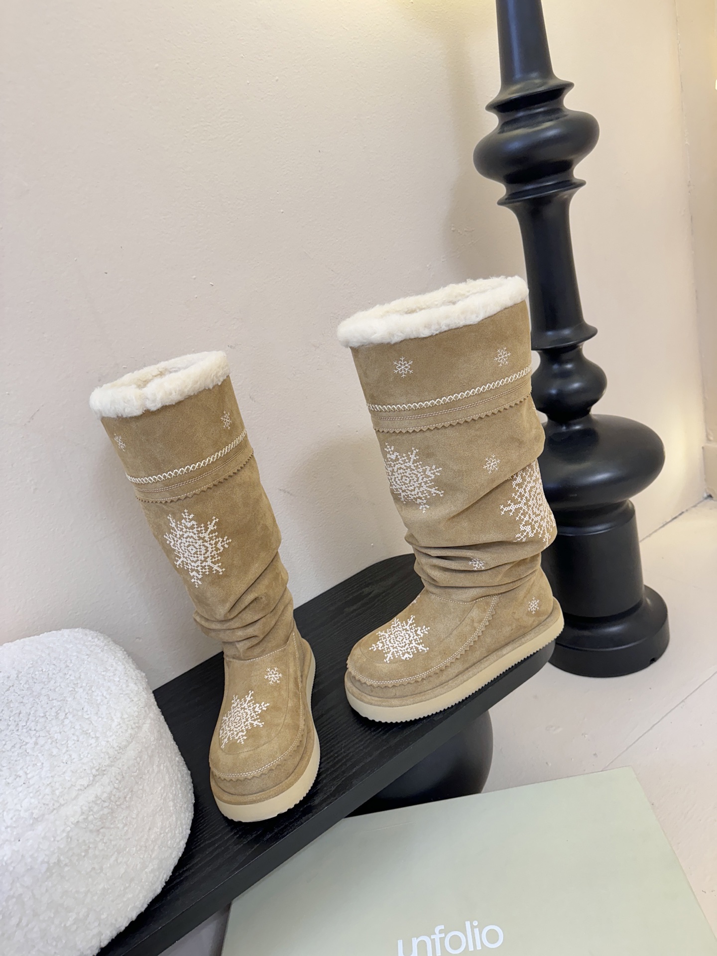 代购品质 咖色陆续更新一比一复刻，细节零差距unfolio超可爱LUMI雪地靴，打造精巧松弛，恰到好处的