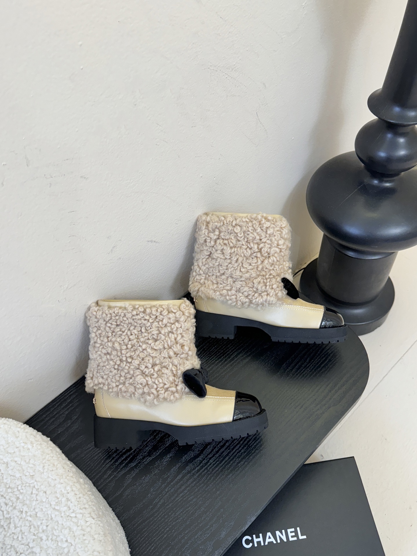 Chanel 25K秋冬新款毛茸茸靴子毛毛靴还是很适合秋冬的～鞋面羊毛 内里羊皮 原版大底Size:35