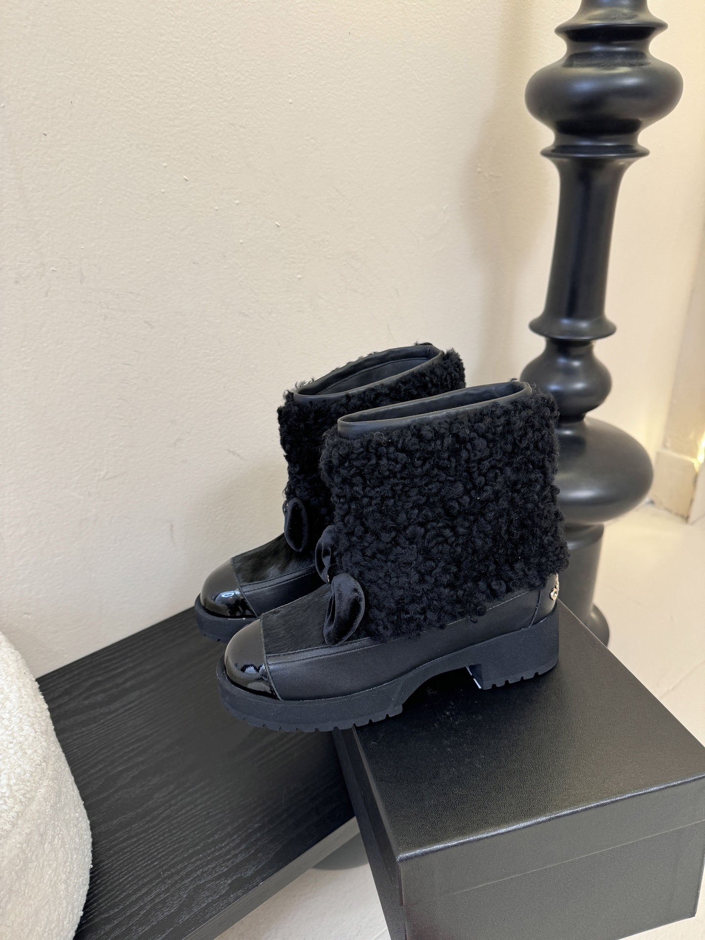 Chanel 25K秋冬新款毛茸茸靴子毛毛靴还是很适合秋冬的～鞋面羊毛 内里羊皮 原版大底Size:35