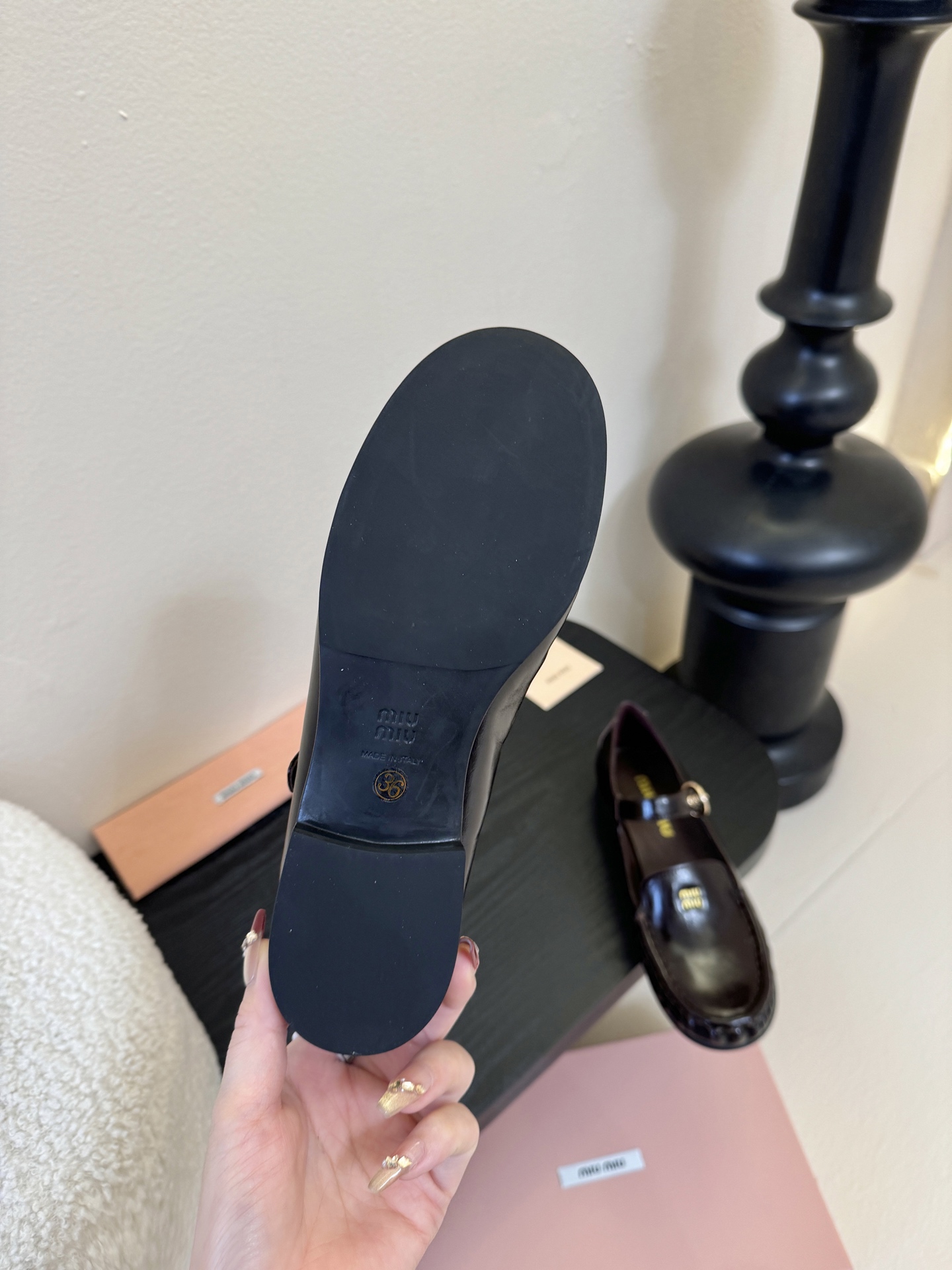 MiuMiu缪缪2025秋冬最新走秀款 乐福鞋超多明星网红种草 秀款出镜率超高的单品 这几年老钱风穿搭超