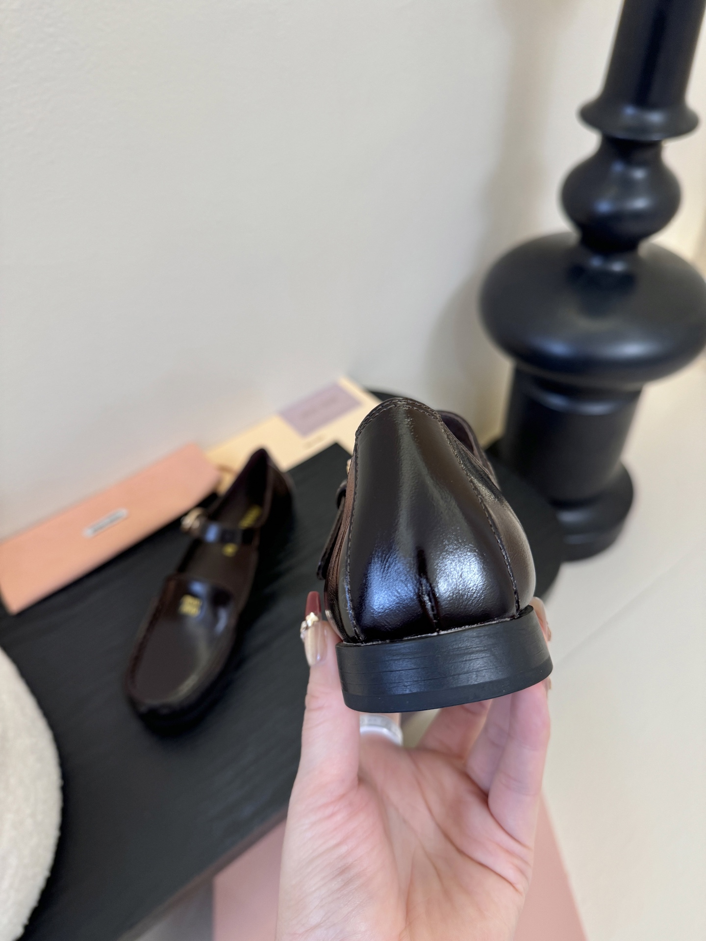 MiuMiu缪缪2025秋冬最新走秀款 乐福鞋超多明星网红种草 秀款出镜率超高的单品 这几年老钱风穿搭超