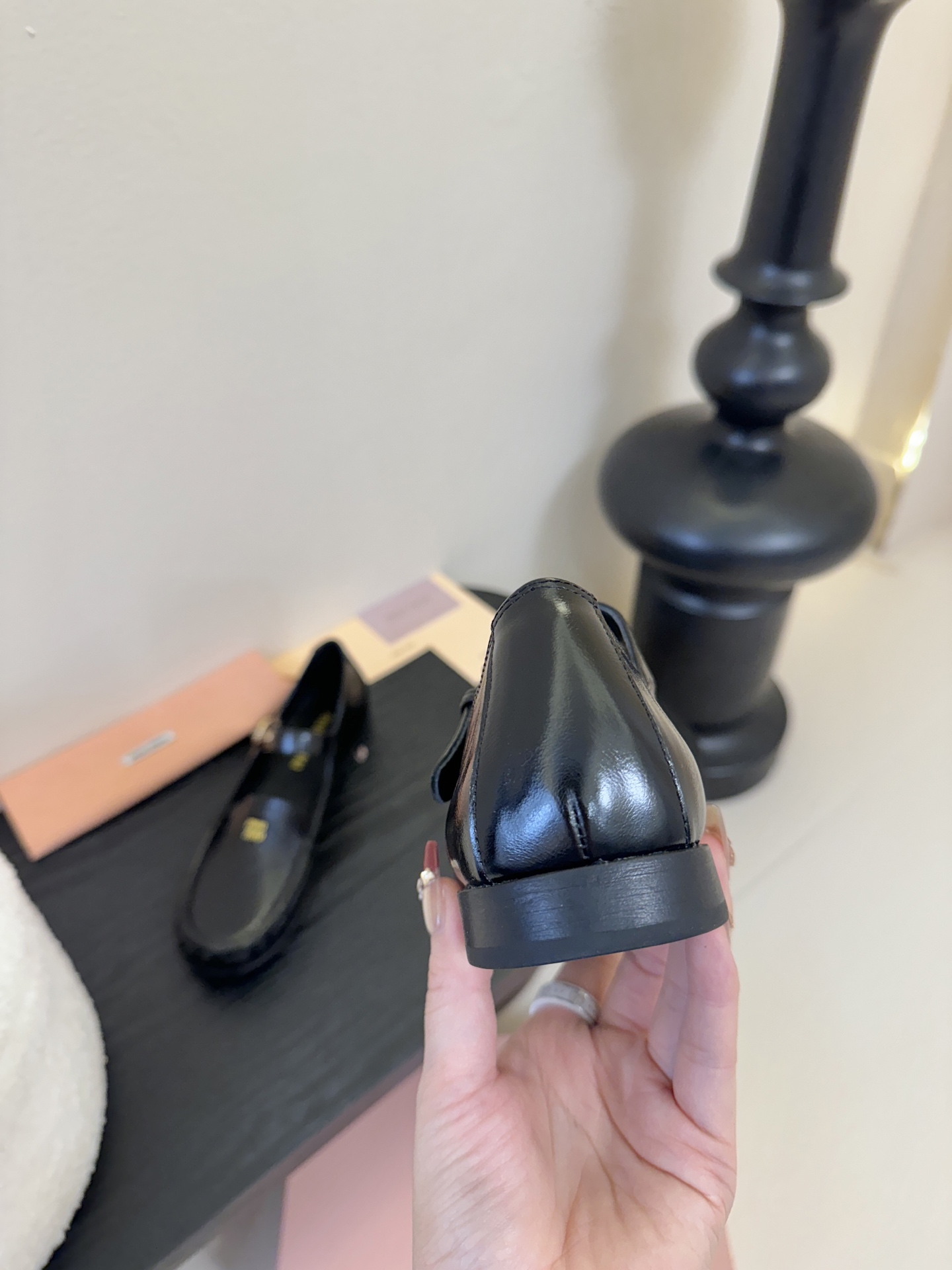 MiuMiu缪缪2025秋冬最新走秀款 乐福鞋超多明星网红种草 秀款出镜率超高的单品 这几年老钱风穿搭超