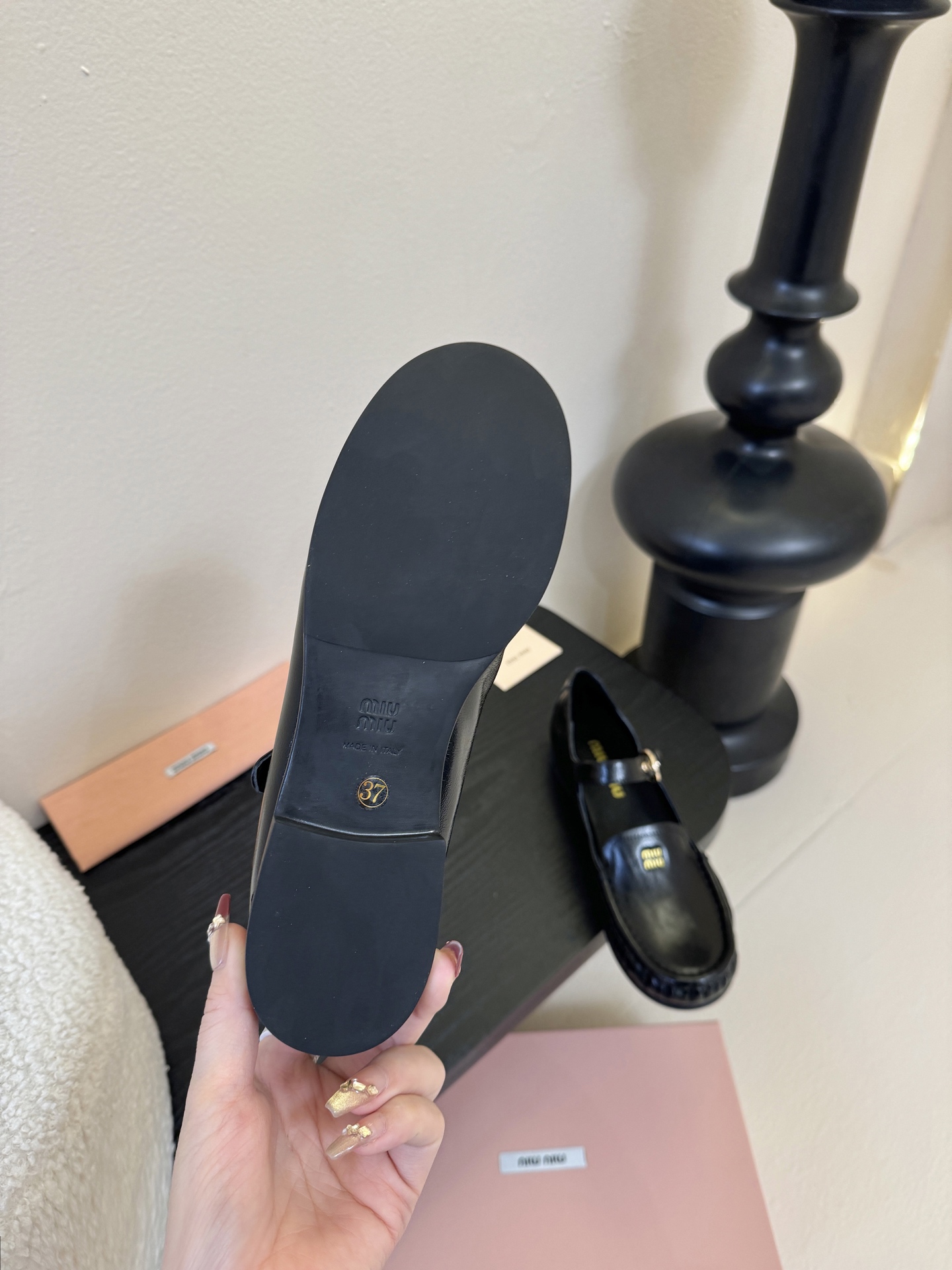 MiuMiu缪缪2025秋冬最新走秀款 乐福鞋超多明星网红种草 秀款出镜率超高的单品 这几年老钱风穿搭超