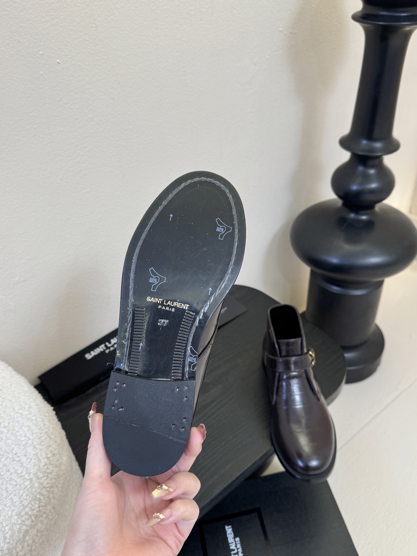 Saint Laurent圣罗兰秋冬最新款短靴 超级超级无敌火爆的一个款这款我们家每个版面的五金扣都要开