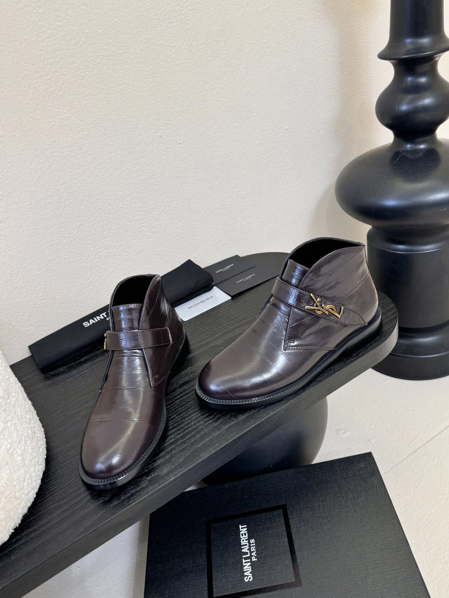 Saint Laurent圣罗兰秋冬最新款短靴 超级超级无敌火爆的一个款这款我们家每个版面的五金扣都要开