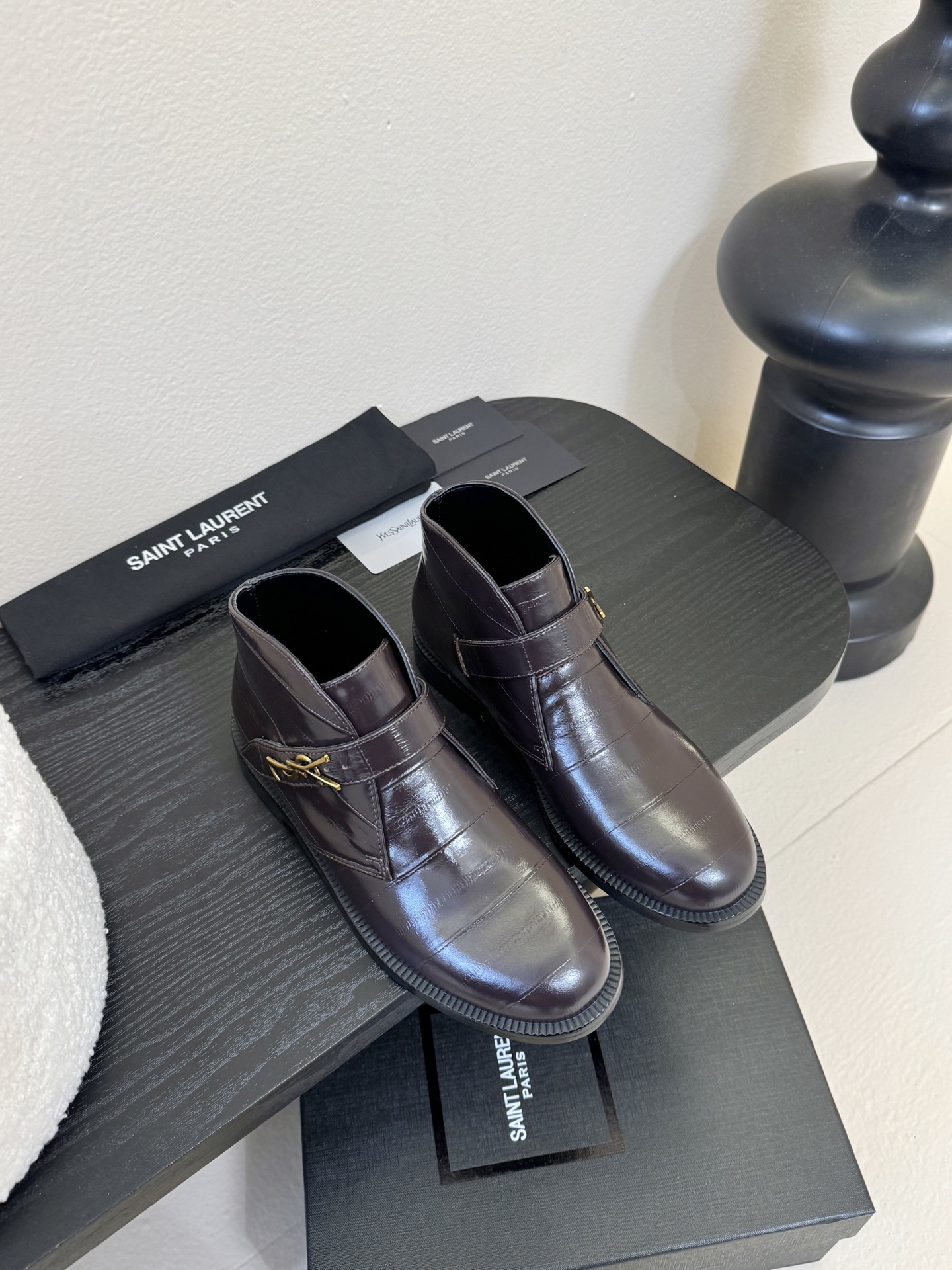 Saint Laurent圣罗兰秋冬最新款短靴 超级超级无敌火爆的一个款这款我们家每个版面的五金扣都要开