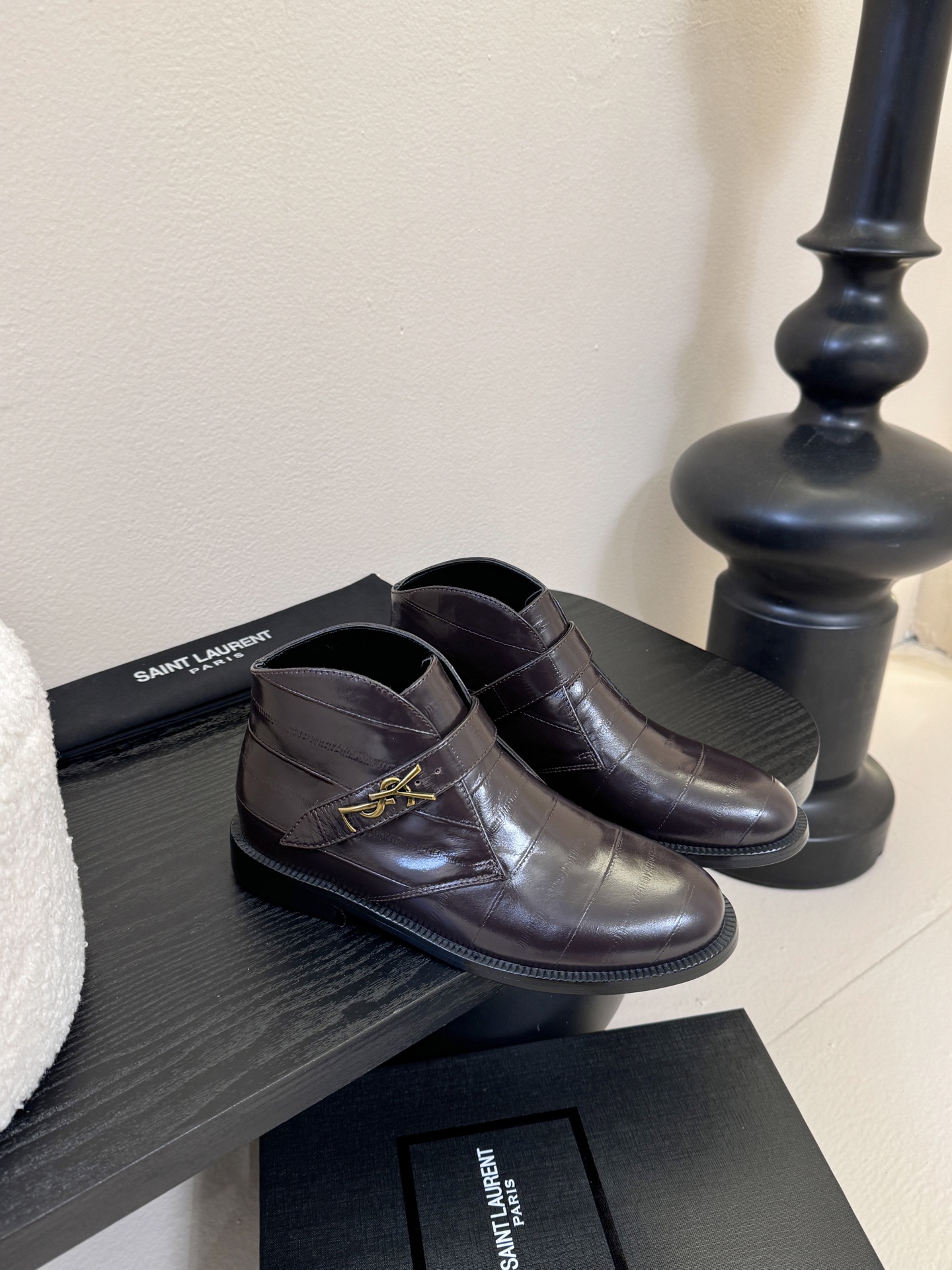 Saint Laurent圣罗兰秋冬最新款短靴 超级超级无敌火爆的一个款这款我们家每个版面的五金扣都要开