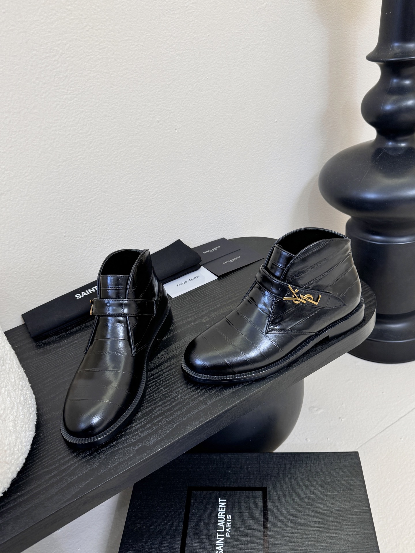 Saint Laurent圣罗兰秋冬最新款短靴 超级超级无敌火爆的一个款这款我们家每个版面的五金扣都要开