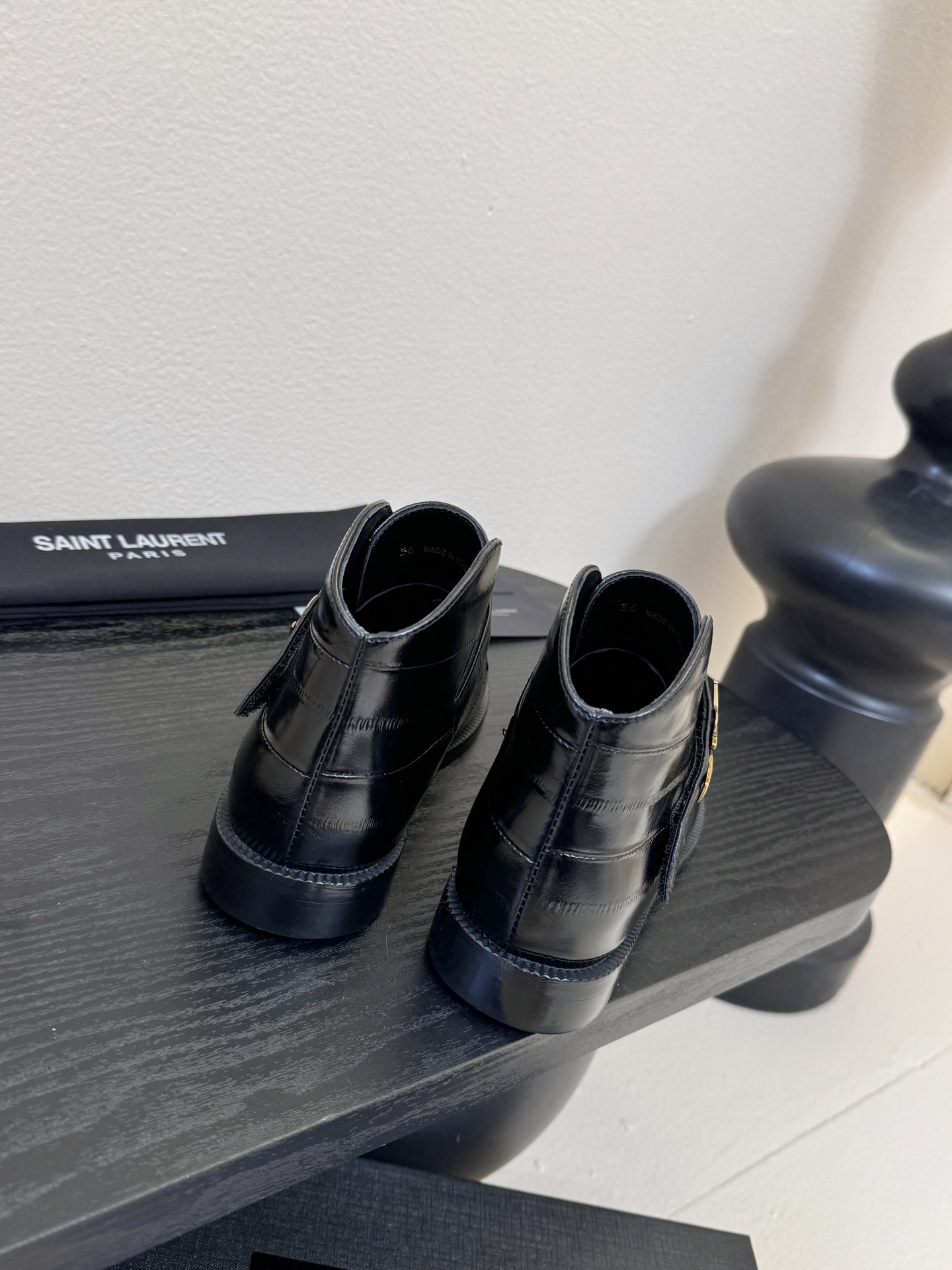 Saint Laurent圣罗兰秋冬最新款短靴 超级超级无敌火爆的一个款这款我们家每个版面的五金扣都要开