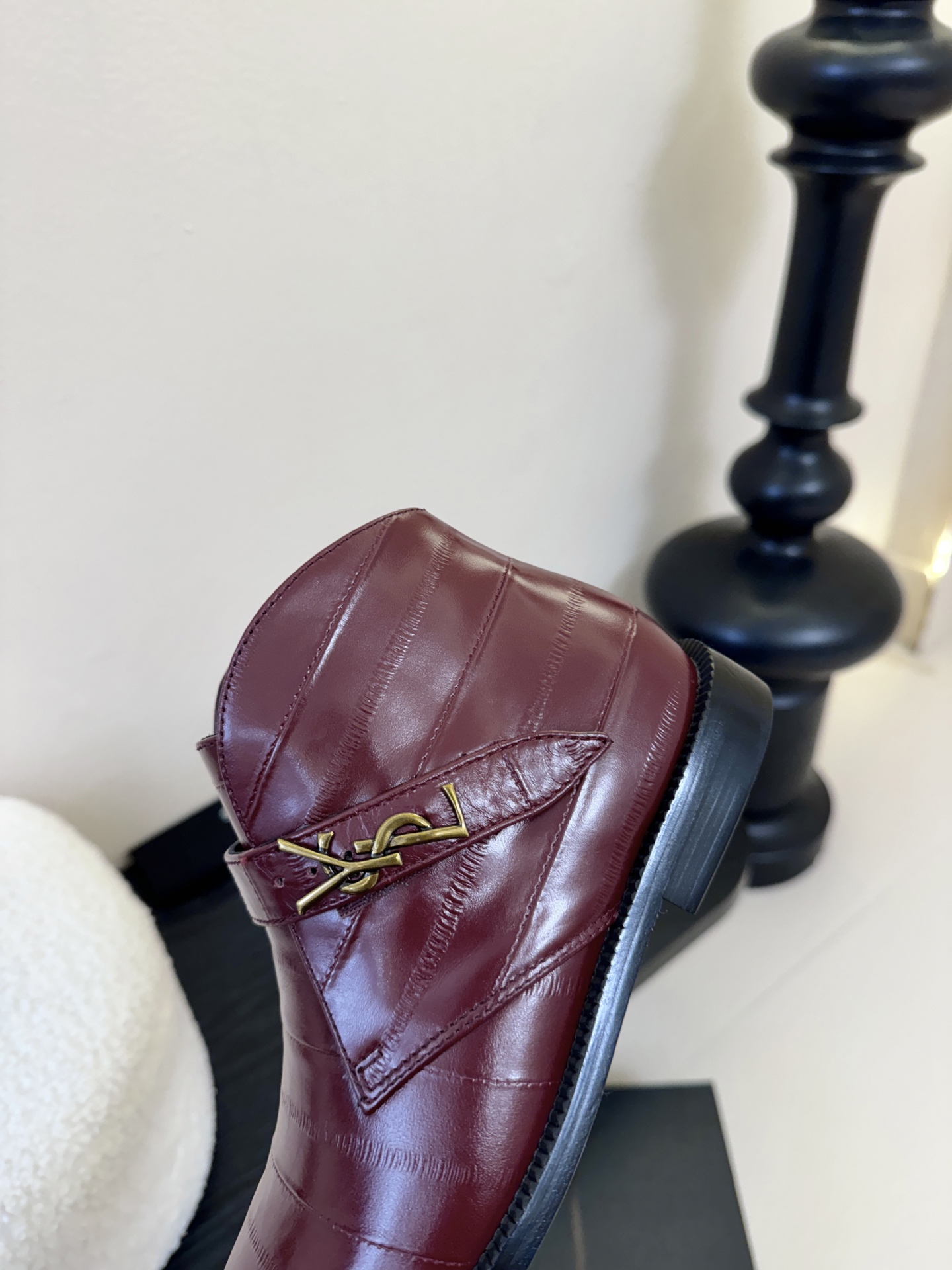 Saint Laurent圣罗兰秋冬最新款短靴 超级超级无敌火爆的一个款这款我们家每个版面的五金扣都要开