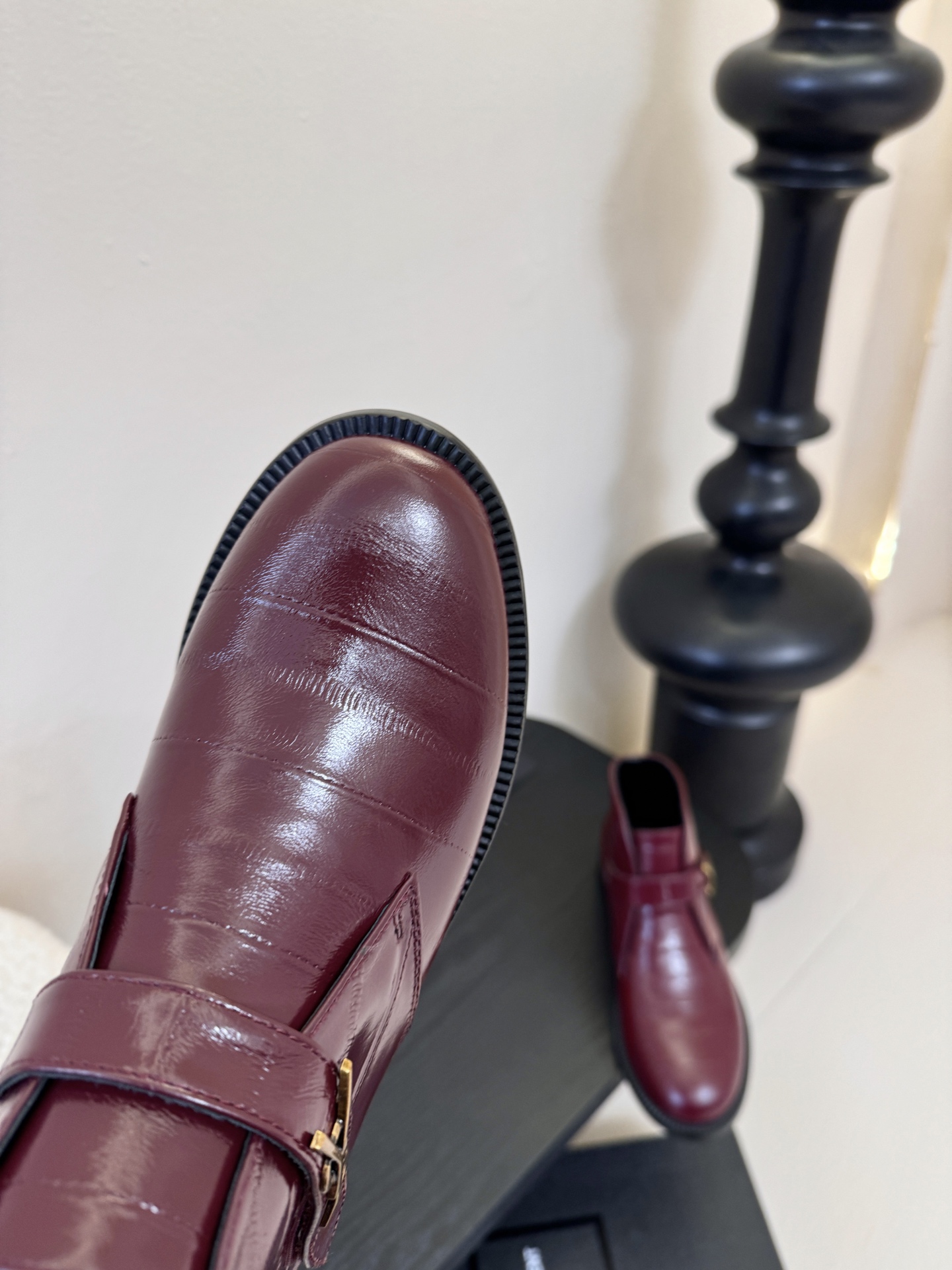 Saint Laurent圣罗兰秋冬最新款短靴 超级超级无敌火爆的一个款这款我们家每个版面的五金扣都要开