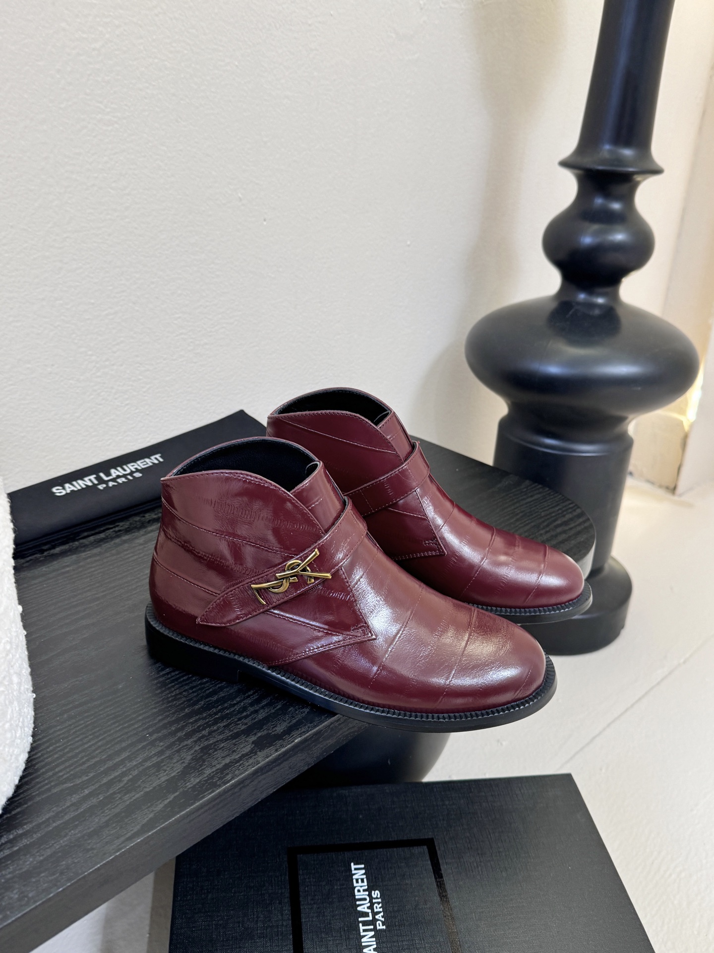 Saint Laurent圣罗兰秋冬最新款短靴 超级超级无敌火爆的一个款这款我们家每个版面的五金扣都要开