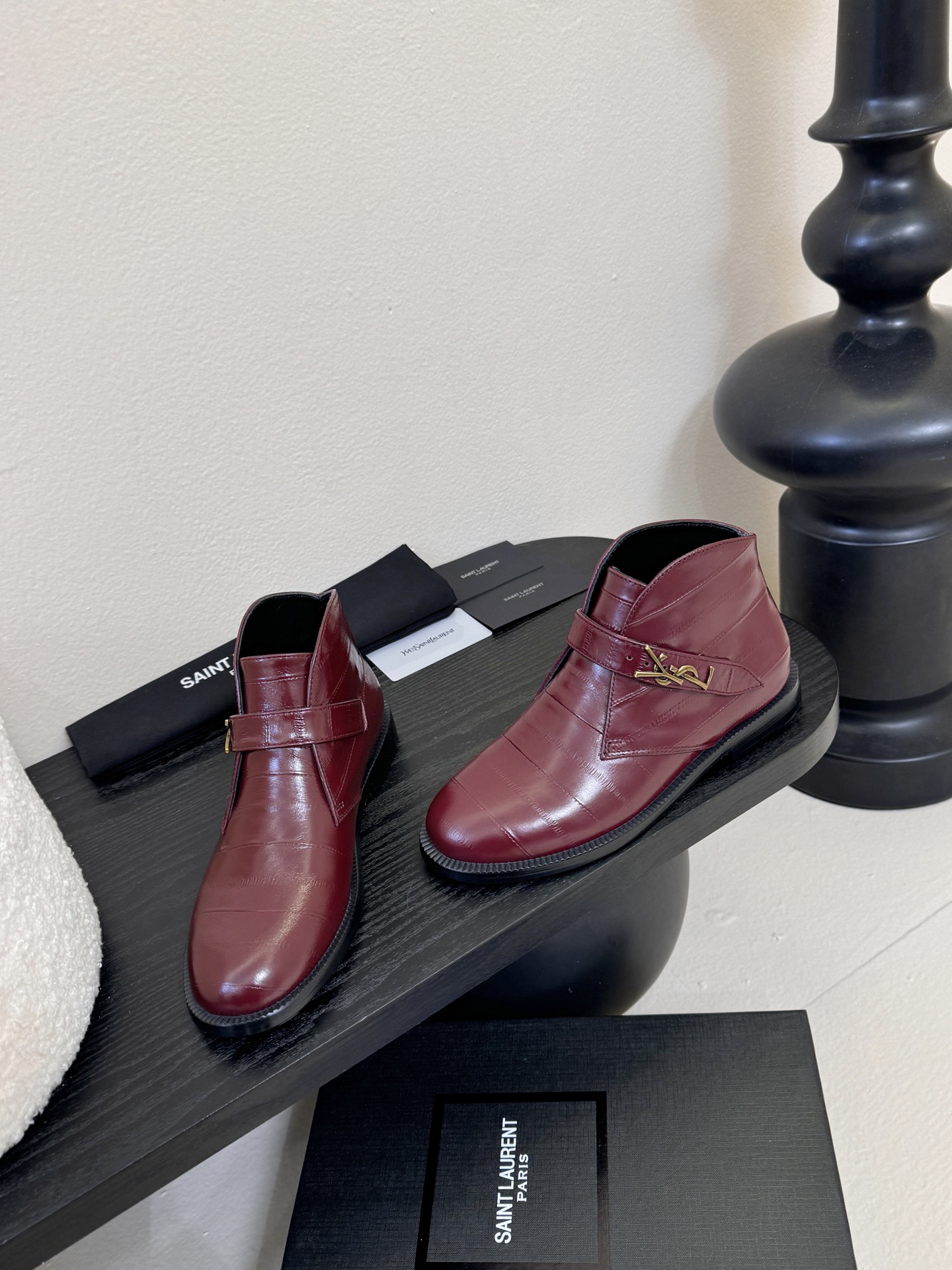 Saint Laurent圣罗兰秋冬最新款短靴 超级超级无敌火爆的一个款这款我们家每个版面的五金扣都要开