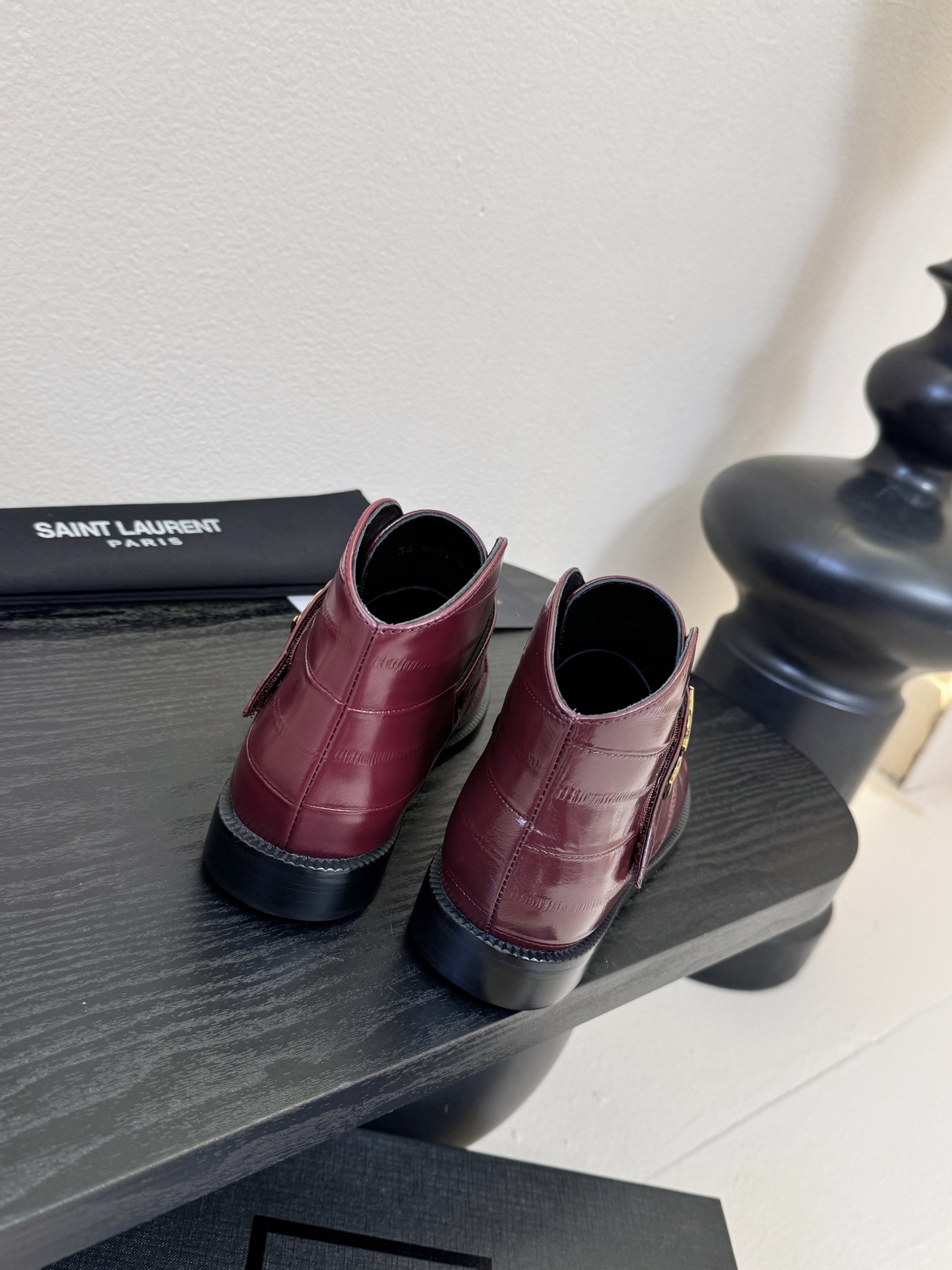 Saint Laurent圣罗兰秋冬最新款短靴 超级超级无敌火爆的一个款这款我们家每个版面的五金扣都要开