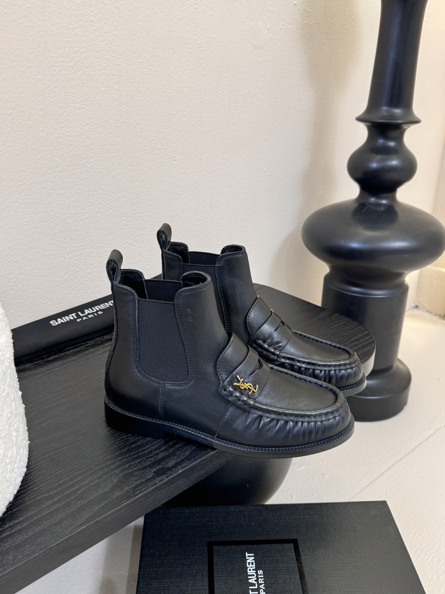 Saint Laurent圣罗兰秋冬最新款短靴 超级超级无敌火爆的一个款这款我们家每个版面的五金扣都要开