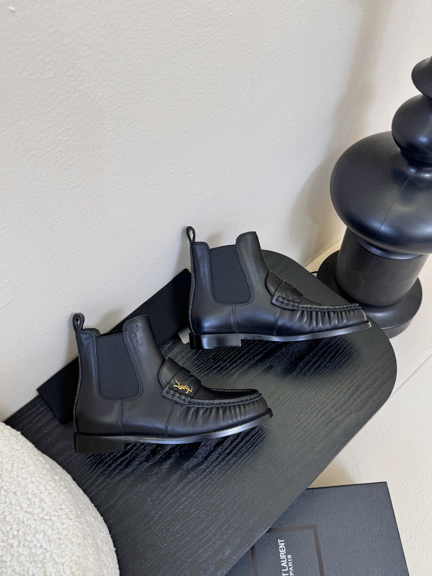 Saint Laurent圣罗兰秋冬最新款短靴 超级超级无敌火爆的一个款这款我们家每个版面的五金扣都要开