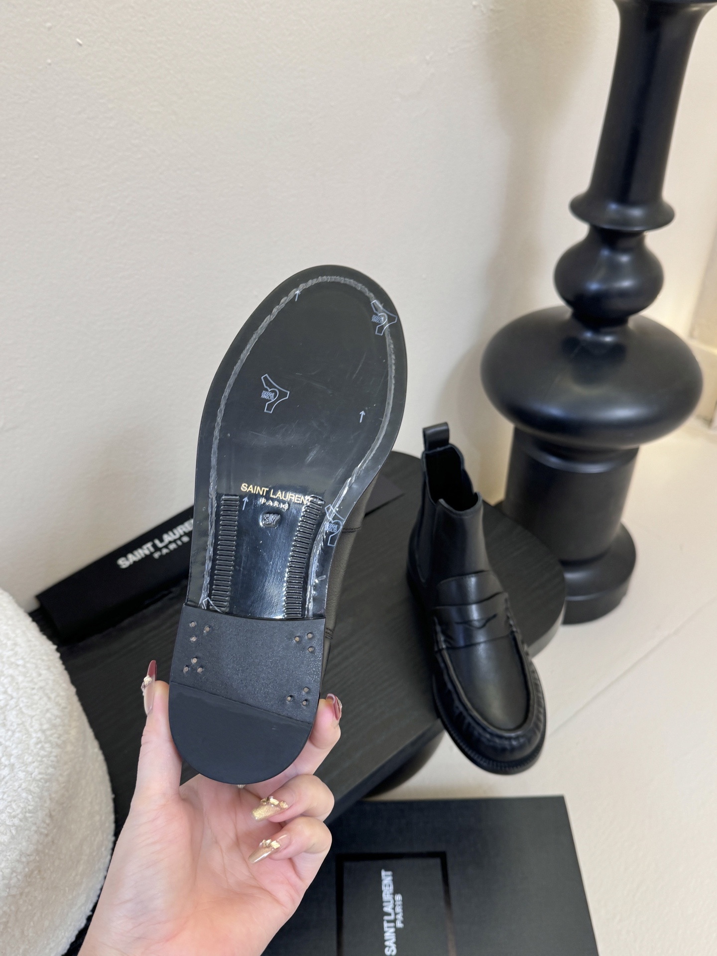 Saint Laurent圣罗兰秋冬最新款短靴 超级超级无敌火爆的一个款这款我们家每个版面的五金扣都要开