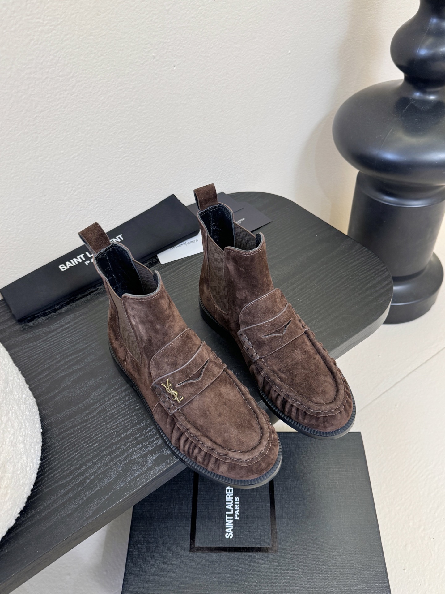 Saint Laurent圣罗兰秋冬最新款短靴 超级超级无敌火爆的一个款这款我们家每个版面的五金扣都要开