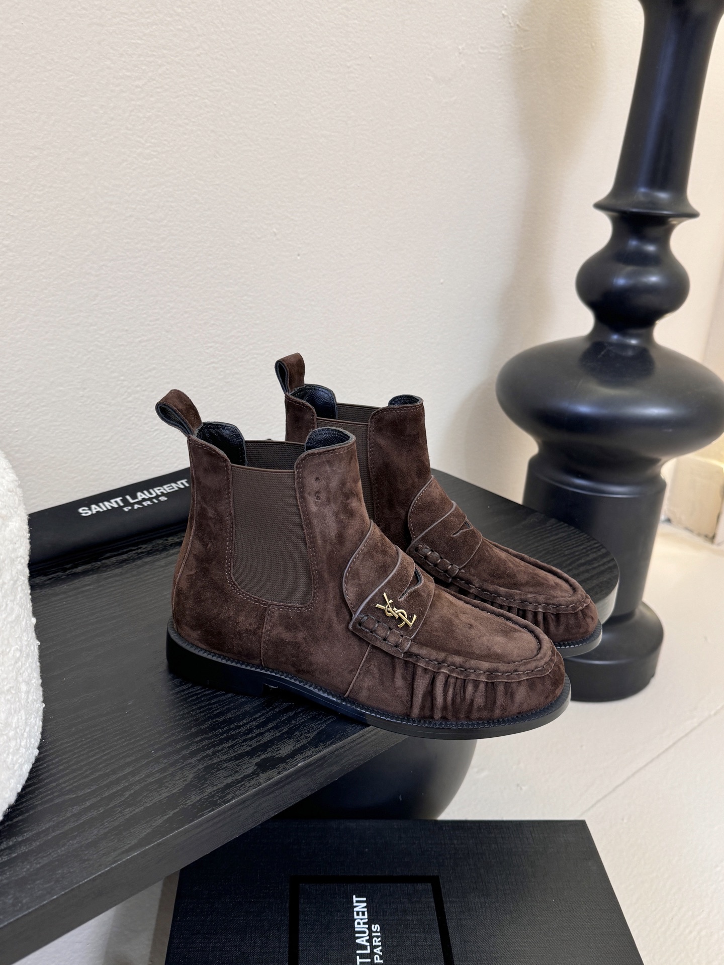 Saint Laurent圣罗兰秋冬最新款短靴 超级超级无敌火爆的一个款这款我们家每个版面的五金扣都要开