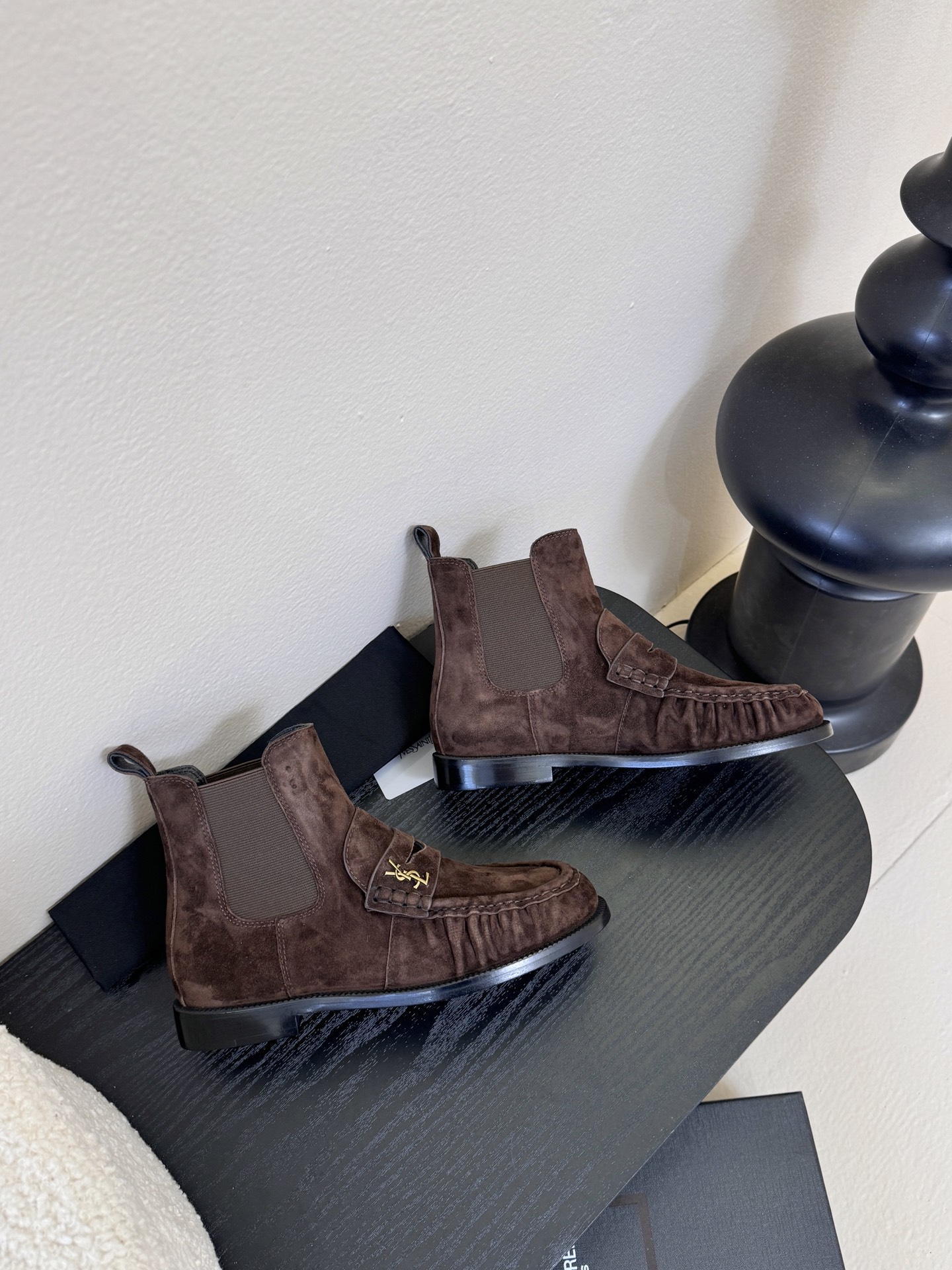 Saint Laurent圣罗兰秋冬最新款短靴 超级超级无敌火爆的一个款这款我们家每个版面的五金扣都要开