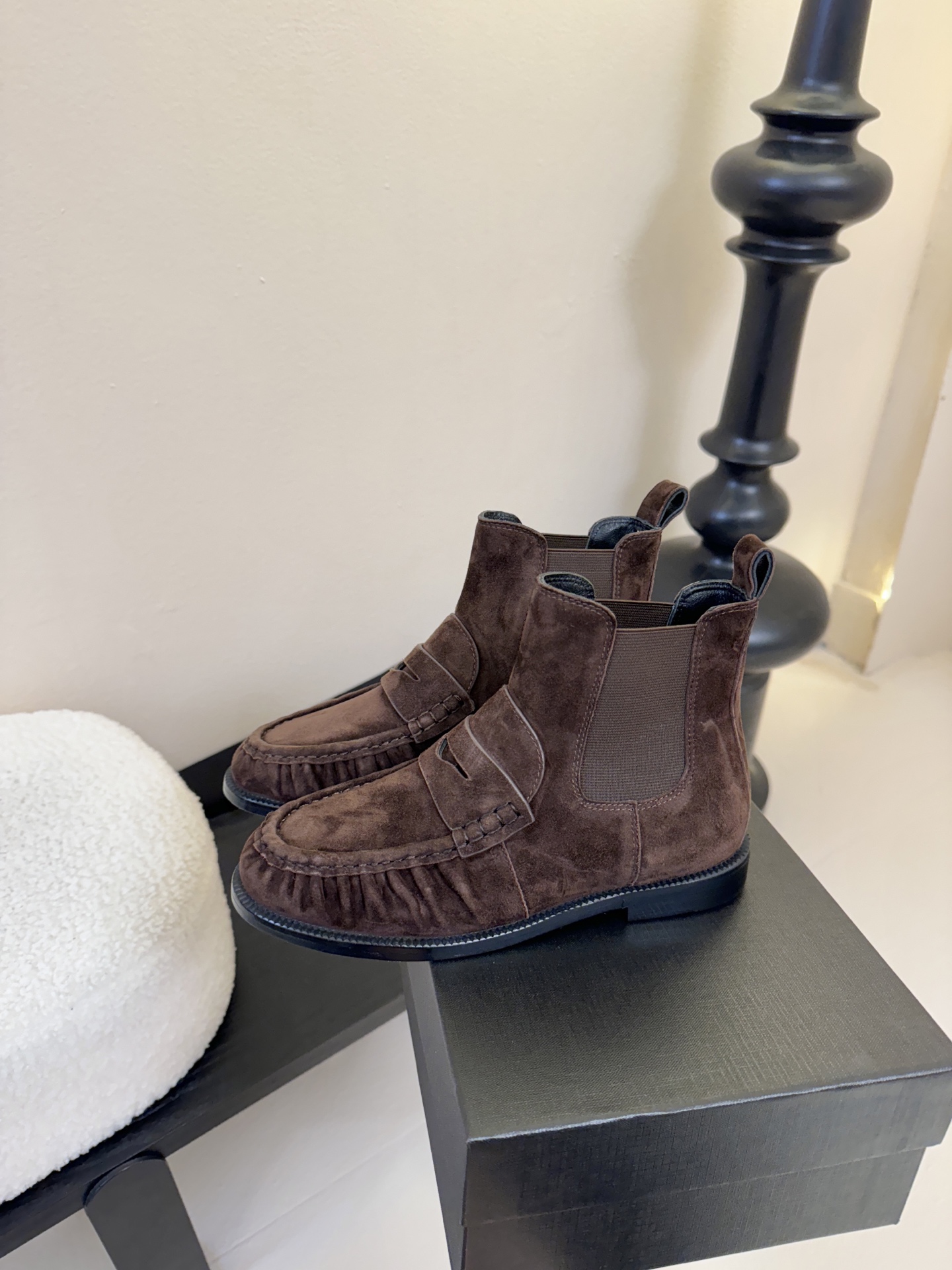 Saint Laurent圣罗兰秋冬最新款短靴 超级超级无敌火爆的一个款这款我们家每个版面的五金扣都要开