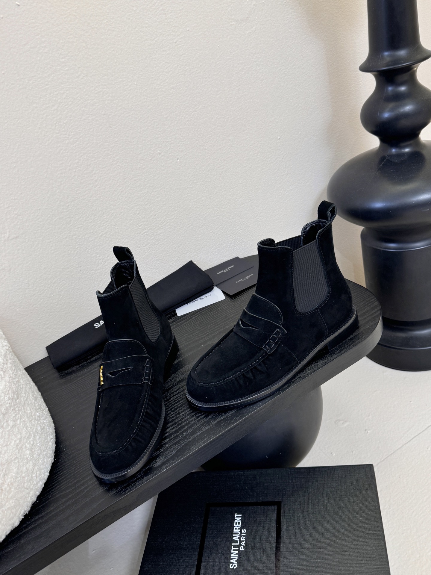 Saint Laurent圣罗兰秋冬最新款短靴 超级超级无敌火爆的一个款这款我们家每个版面的五金扣都要开