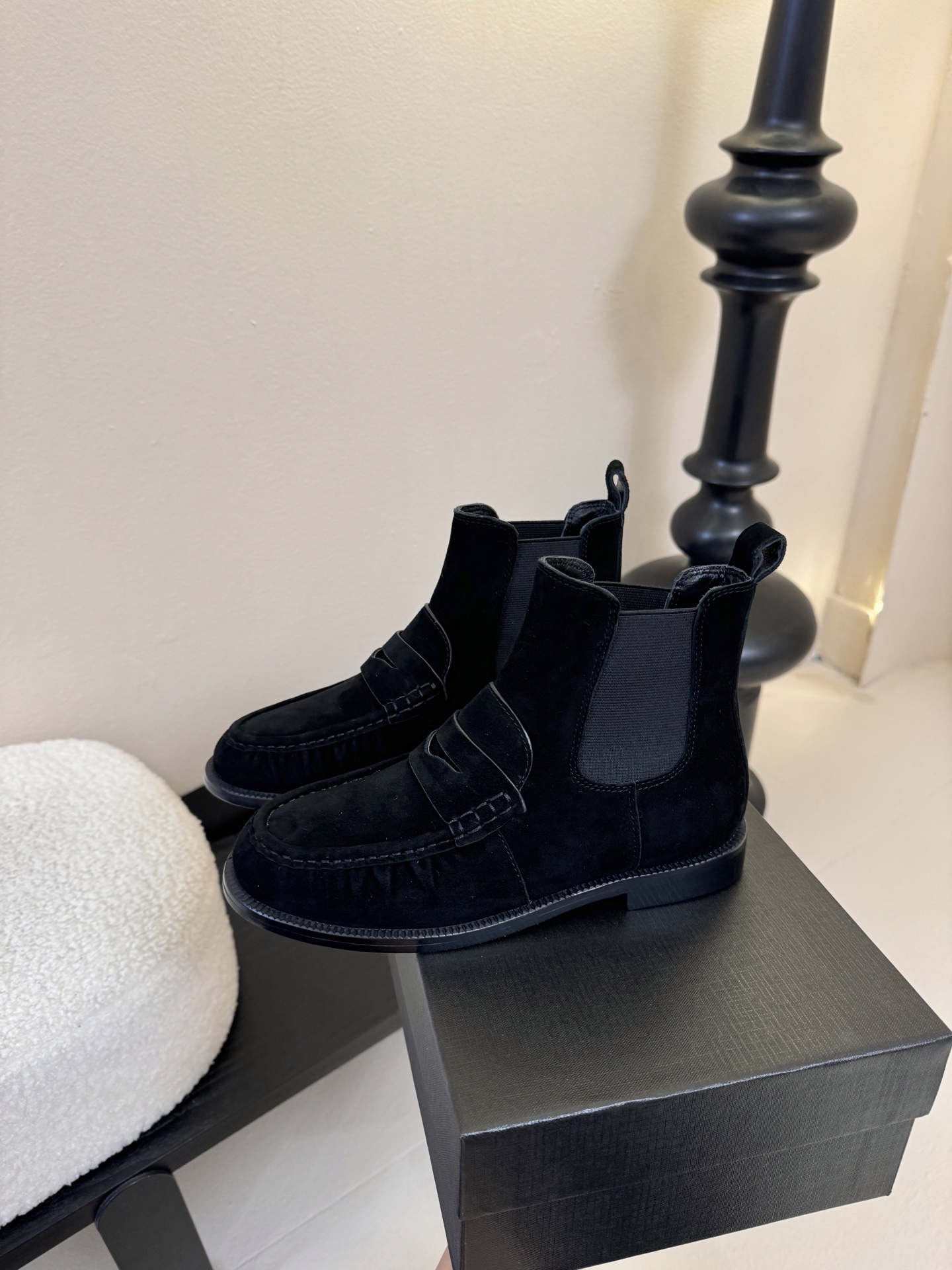 Saint Laurent圣罗兰秋冬最新款短靴 超级超级无敌火爆的一个款这款我们家每个版面的五金扣都要开