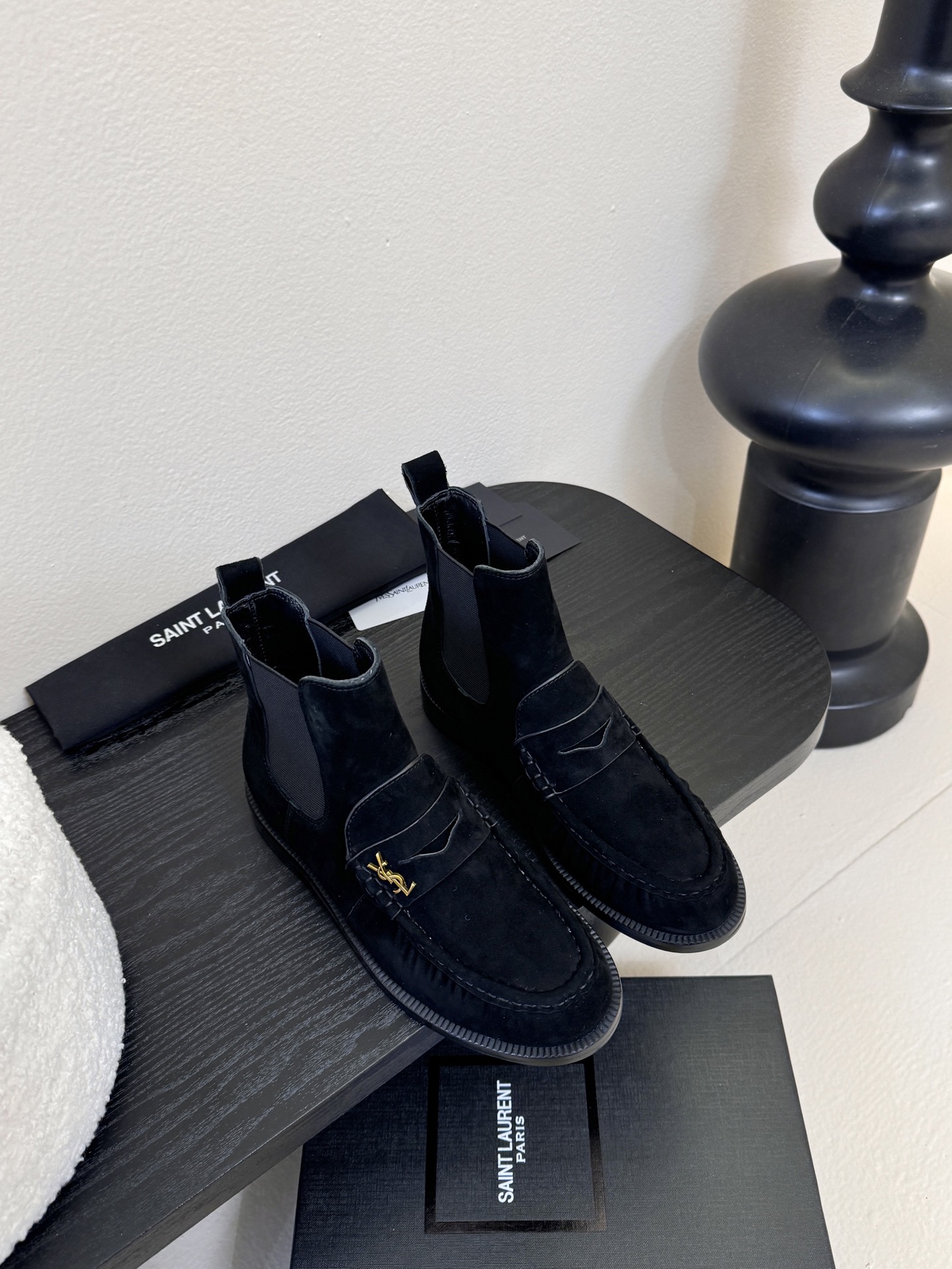 Saint Laurent圣罗兰秋冬最新款短靴 超级超级无敌火爆的一个款这款我们家每个版面的五金扣都要开