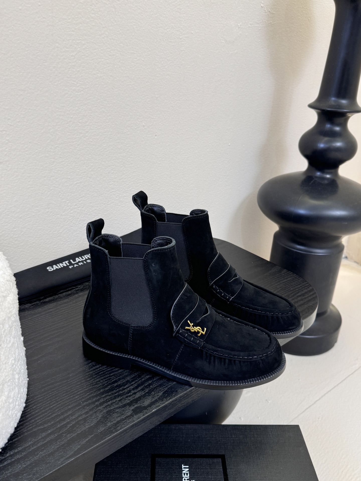 Saint Laurent圣罗兰秋冬最新款短靴 超级超级无敌火爆的一个款这款我们家每个版面的五金扣都要开